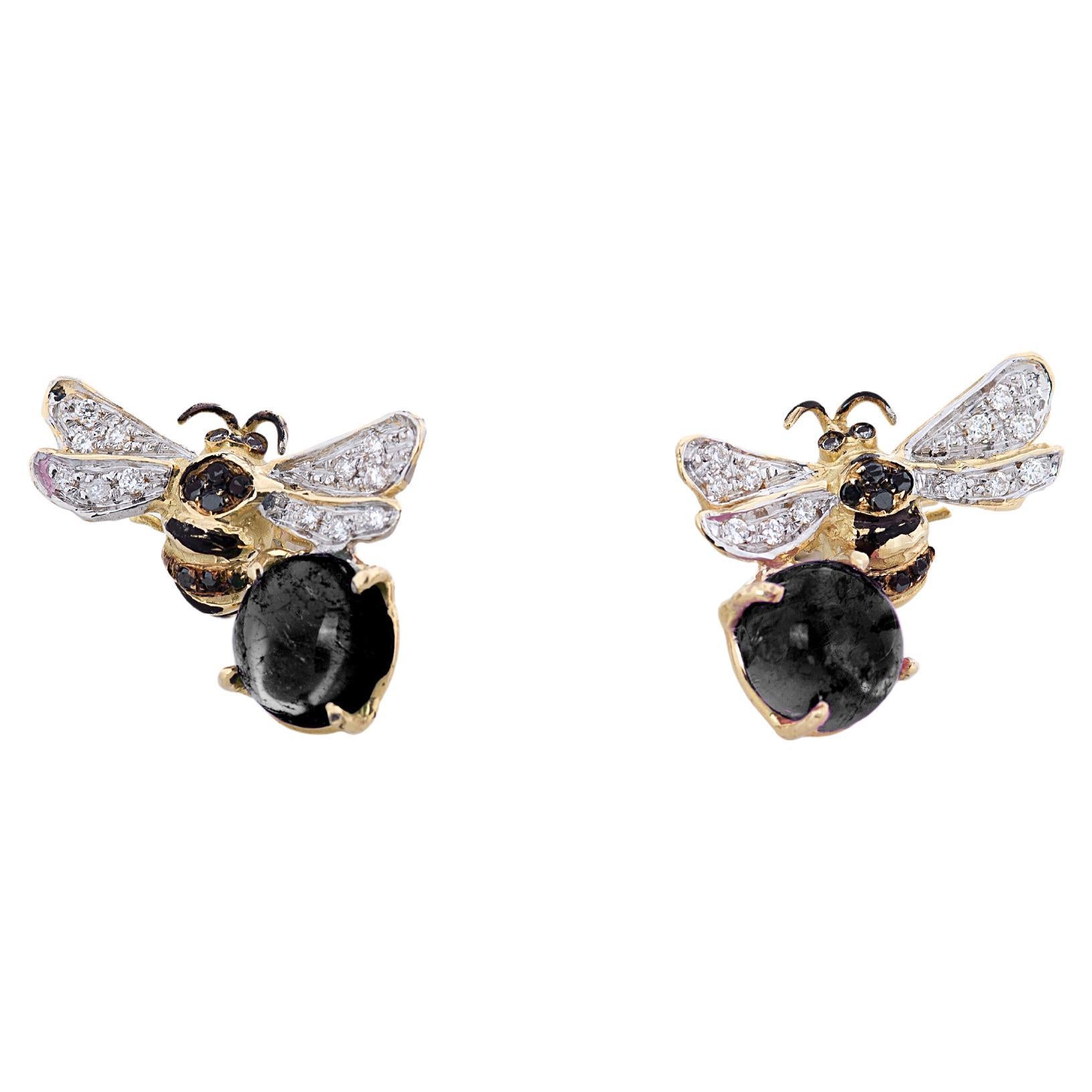 18 Karat Gold Round Cut Onyx 0.34 Karat White Black Diamond Bees Stud Earrings For Sale