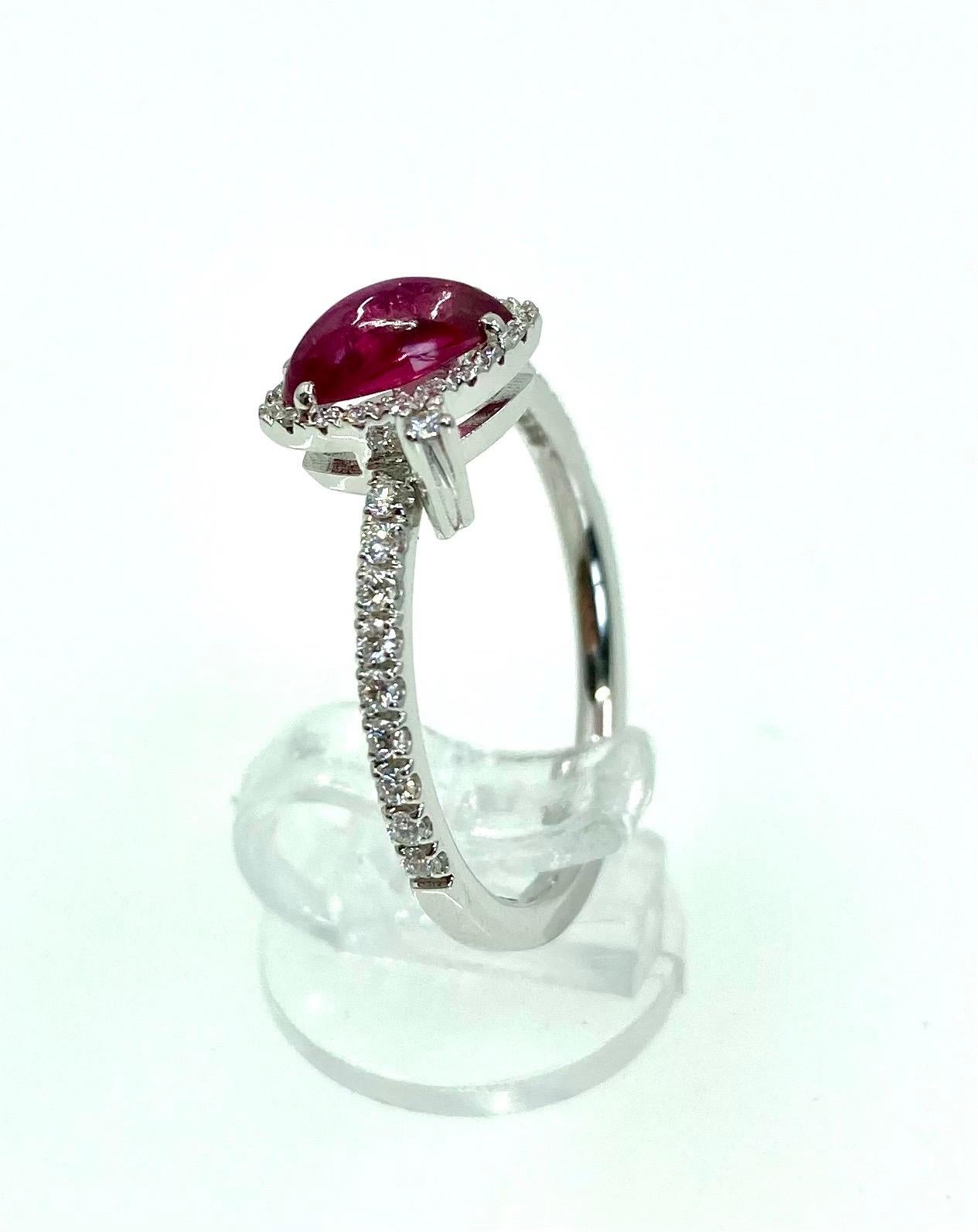 Elegant and fine white gold ring, with a Cabochon Ruby ct. 0.76 and diamonds ct. 0.23, handmade in Italy by Roberto Casarin.

A beautiful Cabochon Ruby, enhanced by surrouding Diamonds and 'solitaire' one as a fine touch. An elegant contrast of