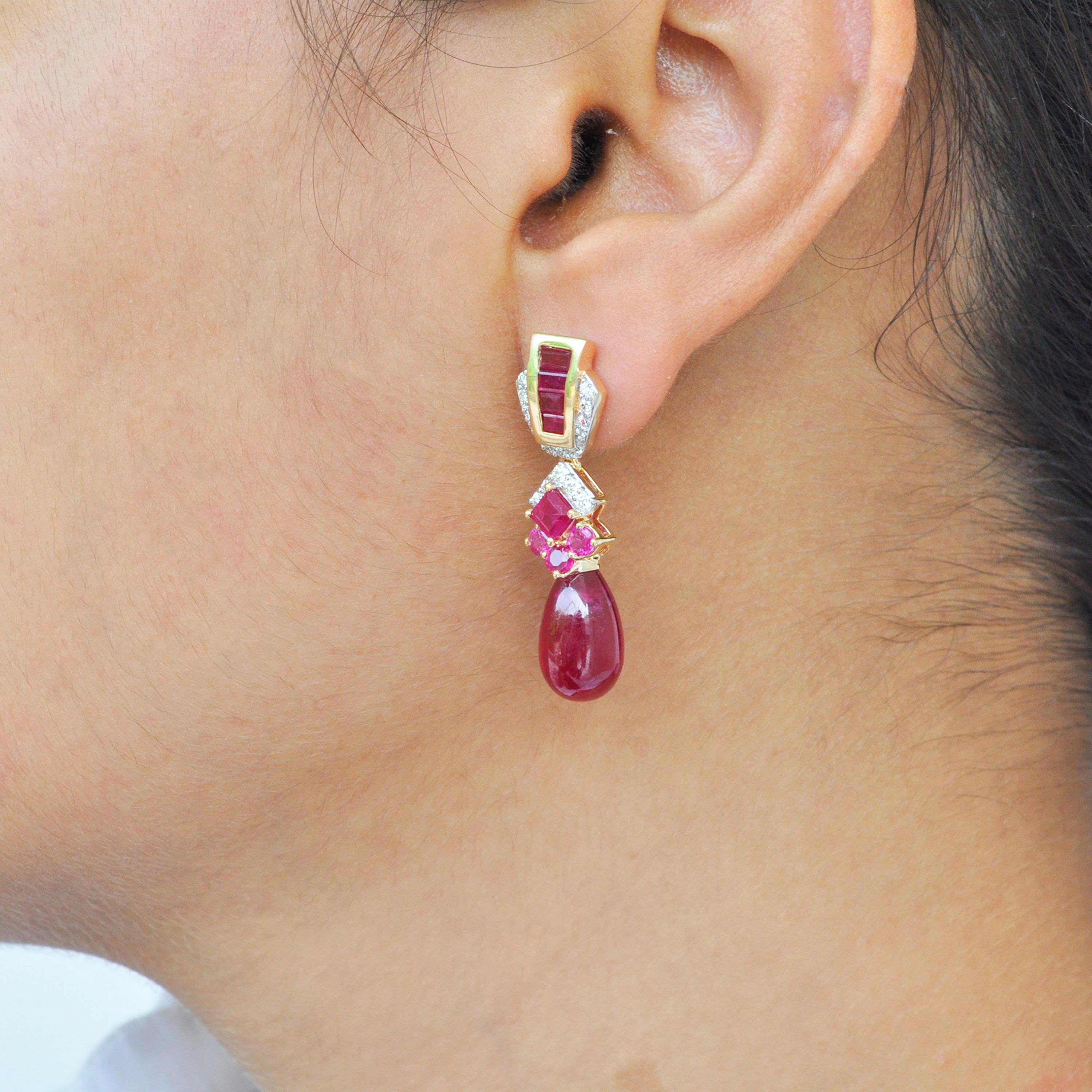 28.42 Carats Ruby 18 Karat Gold Ruby Baguette Ruby Drop Diamond Dangle Earrings In New Condition In Jaipur, Rajasthan