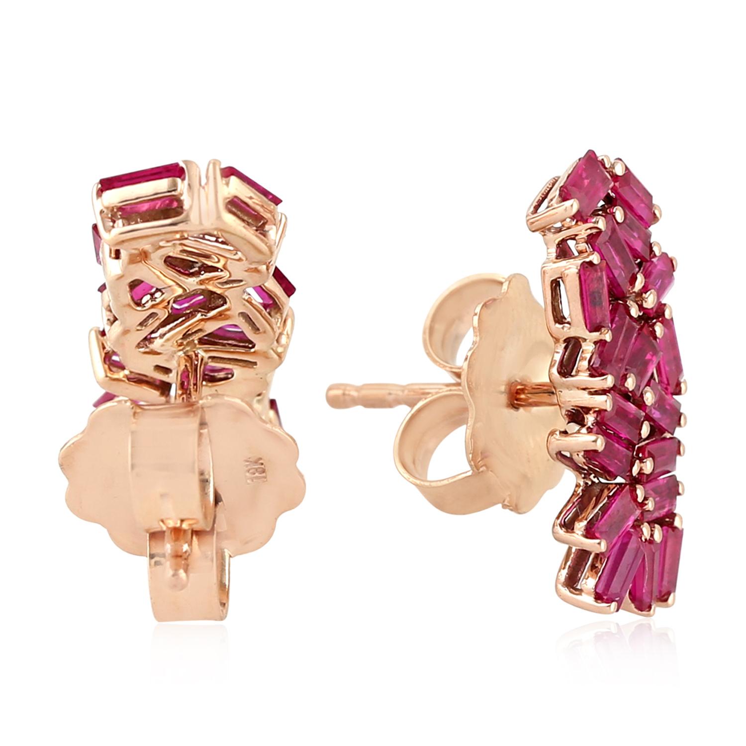 Moderne Clous d'oreilles en or 14 carats avec rubis baguette en vente