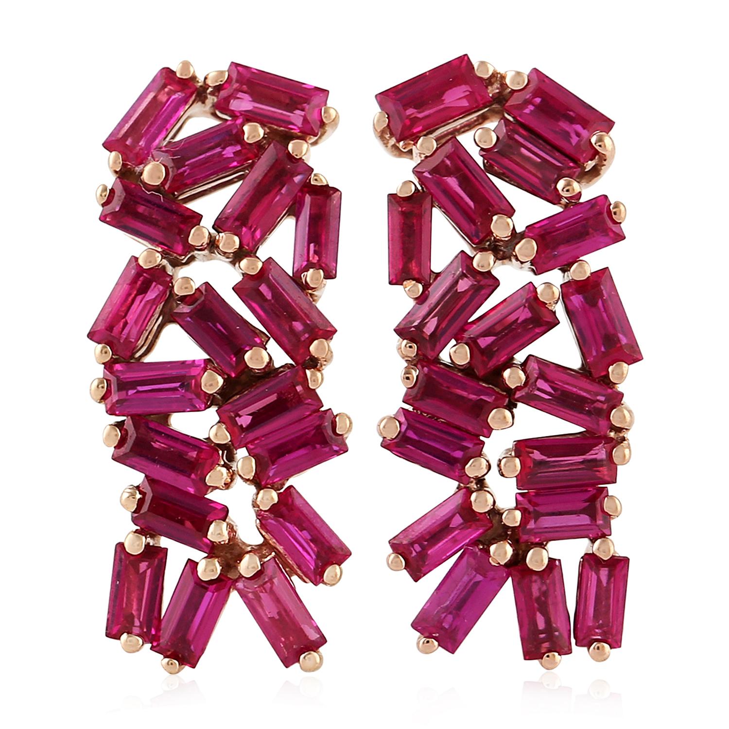 Taille baguette Clous d'oreilles en or 14 carats avec rubis baguette en vente