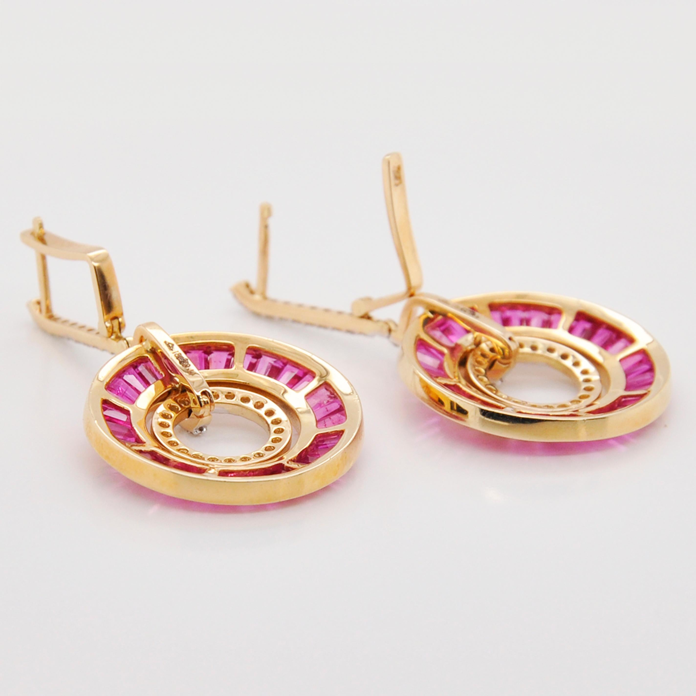 18 Karat Gold Ruby Baguettes Diamond Circular Pendant Necklace Earrings Set For Sale 4