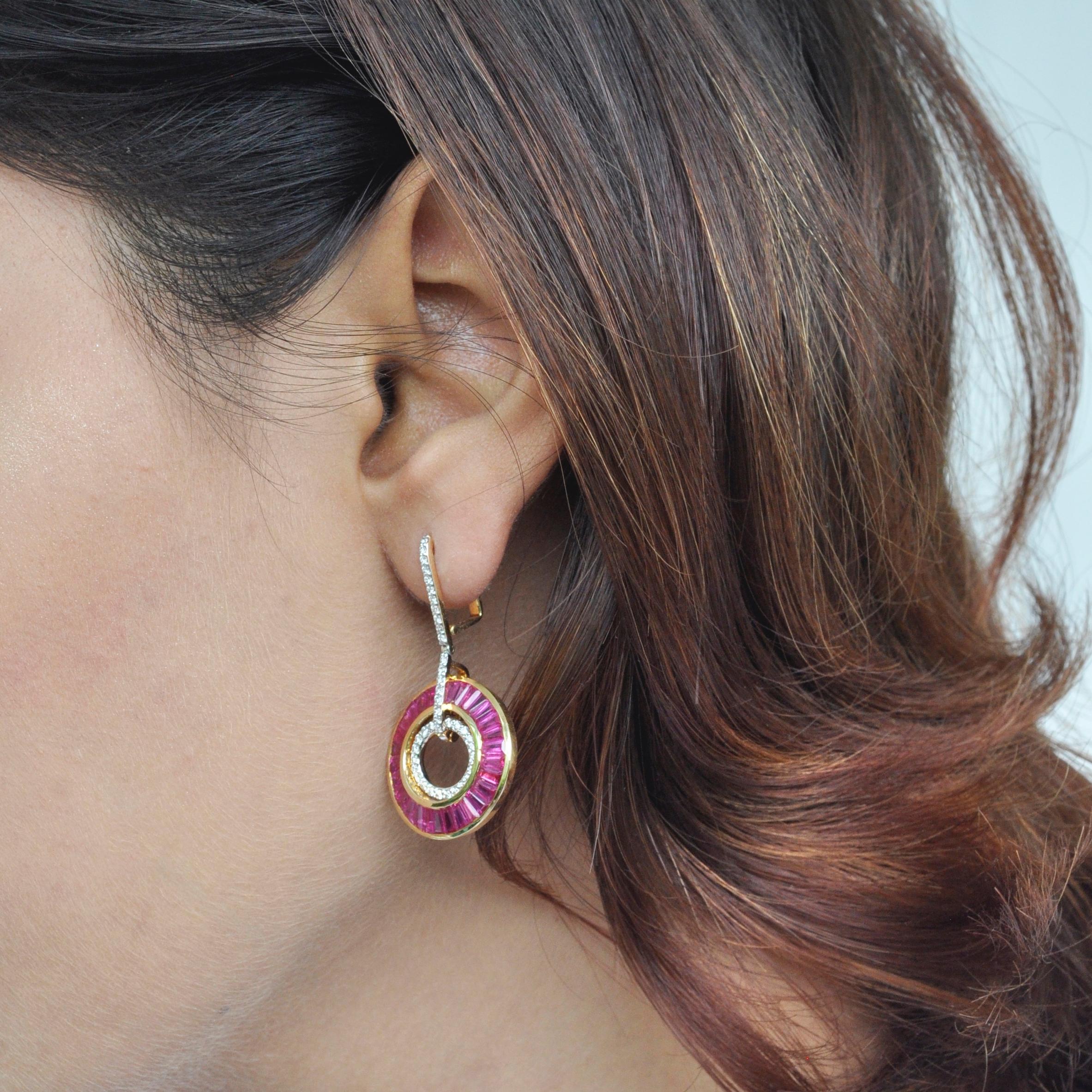 18 Karat Gold Ruby Baguettes Diamond Circular Pendant Necklace Earrings Set For Sale 6