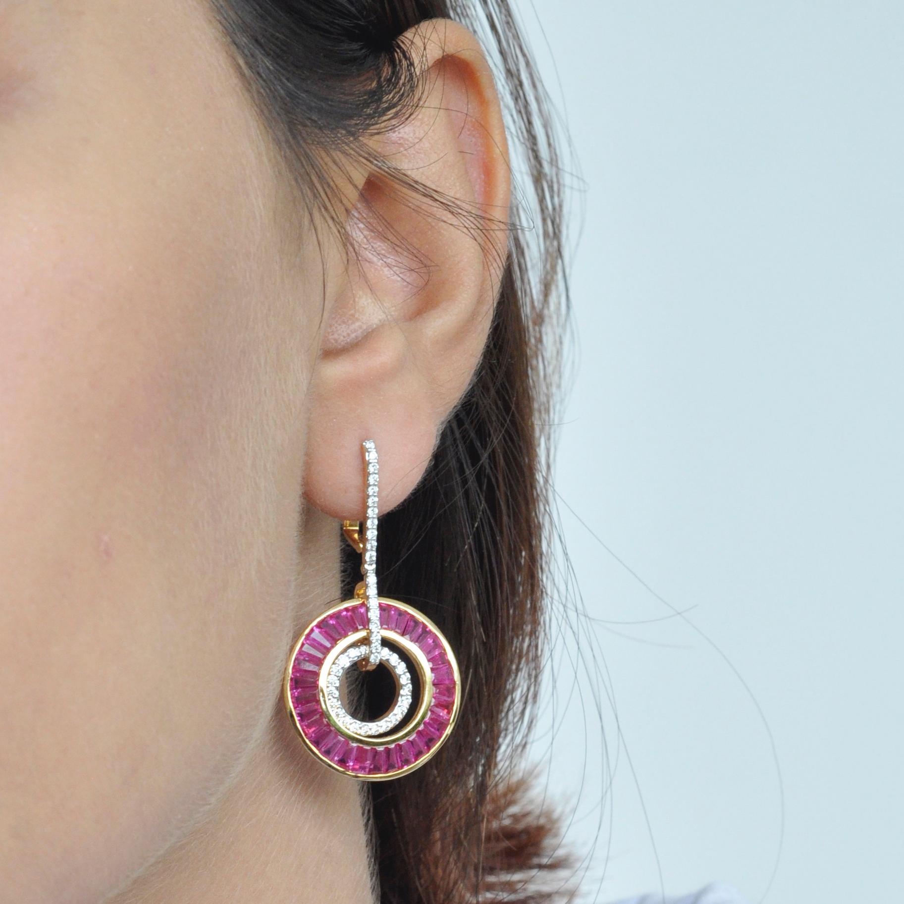 18 Karat Gold Ruby Baguettes Diamond Circular Pendant Necklace Earrings Set For Sale 7