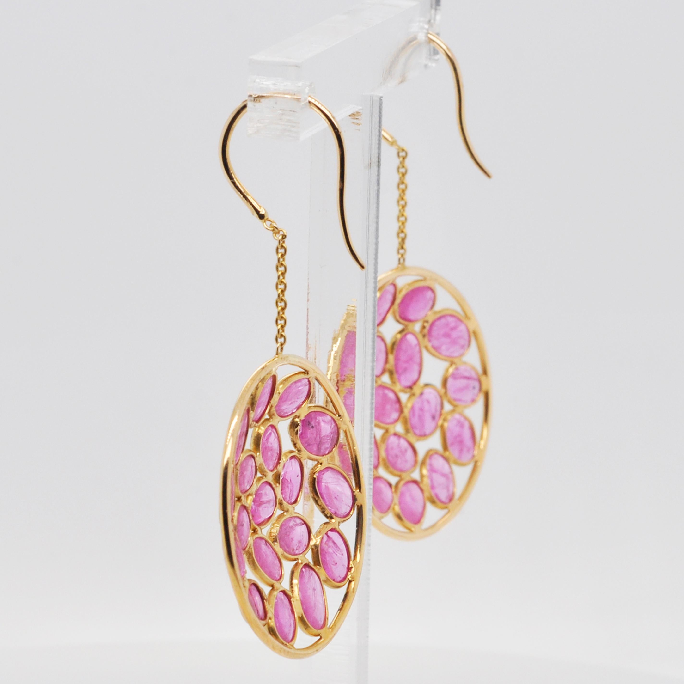 18 Karat Gold Ruby Circular Dangle Earrings For Sale 2