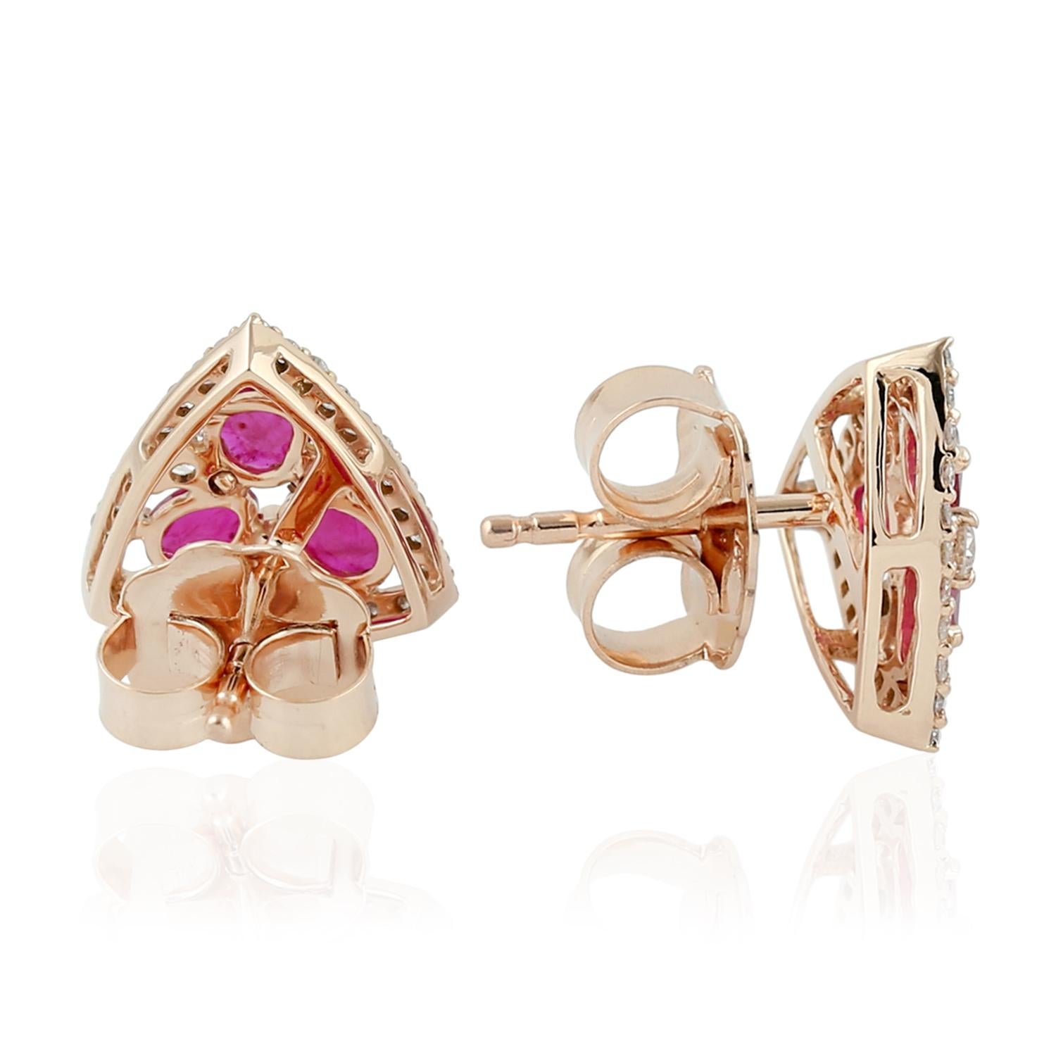 Moderne Boucles d'oreilles en or 18 carats avec diamant et rubis en vente