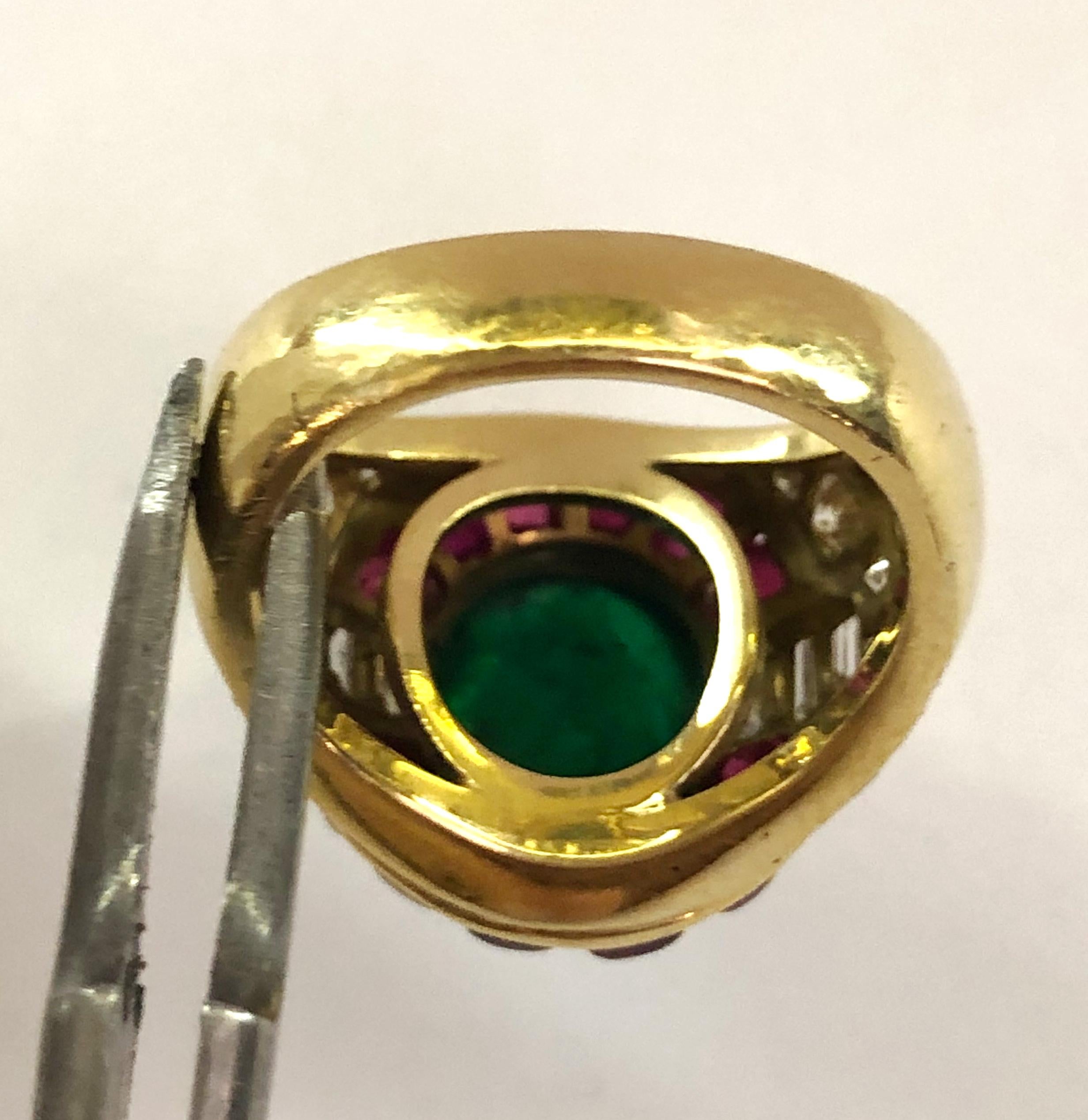 18 Karat Gold Ruby Emerald and Diamond Ring In Good Condition For Sale In Palm Springs, CA