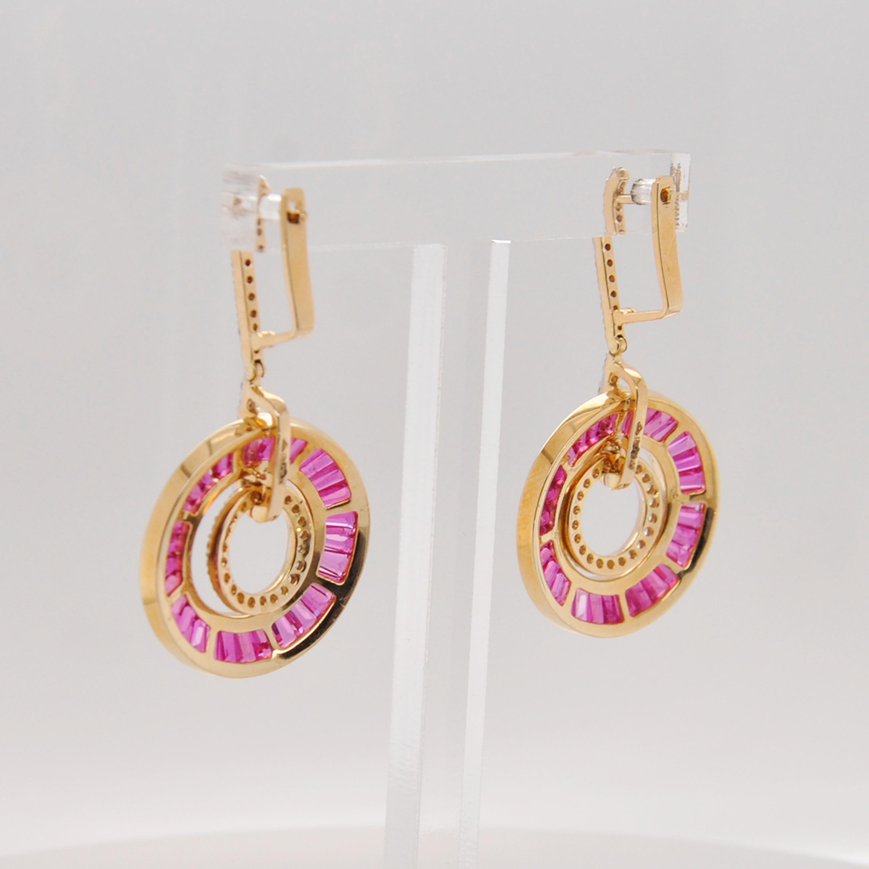 18 Karat Gold Tapered Baguettes Ruby Diamond Art-Deco Circular Dangle Earrings For Sale 1