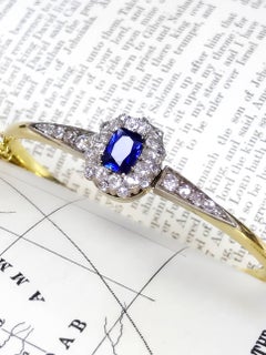 18 Karat Gold Blue Cushion Cut Sapphire WhiteDiamond Hinged Bangle Bracelet