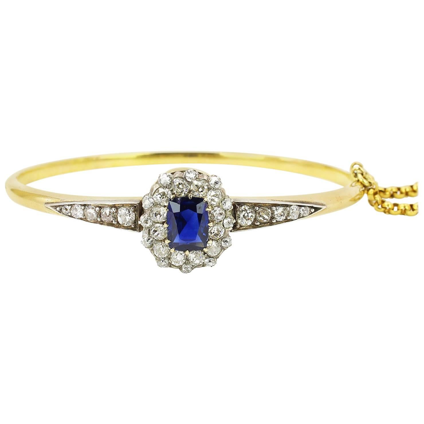 18 Karat Gold Blue Cushion Cut Sapphire WhiteDiamond Hinged Bangle Bracelet  For Sale