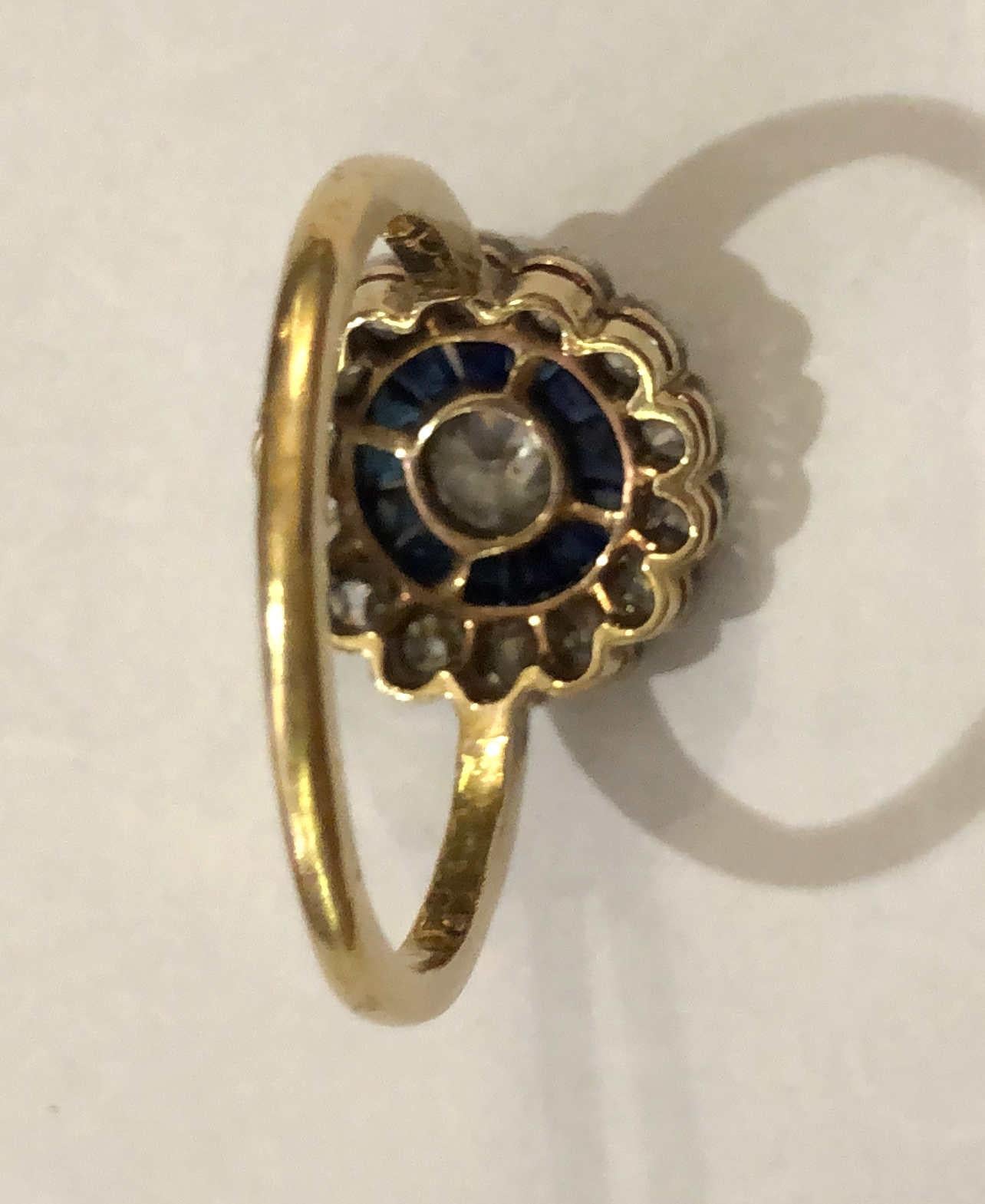 18 Karat Gold Saphir und Diamant-Ring (Brillantschliff) im Angebot