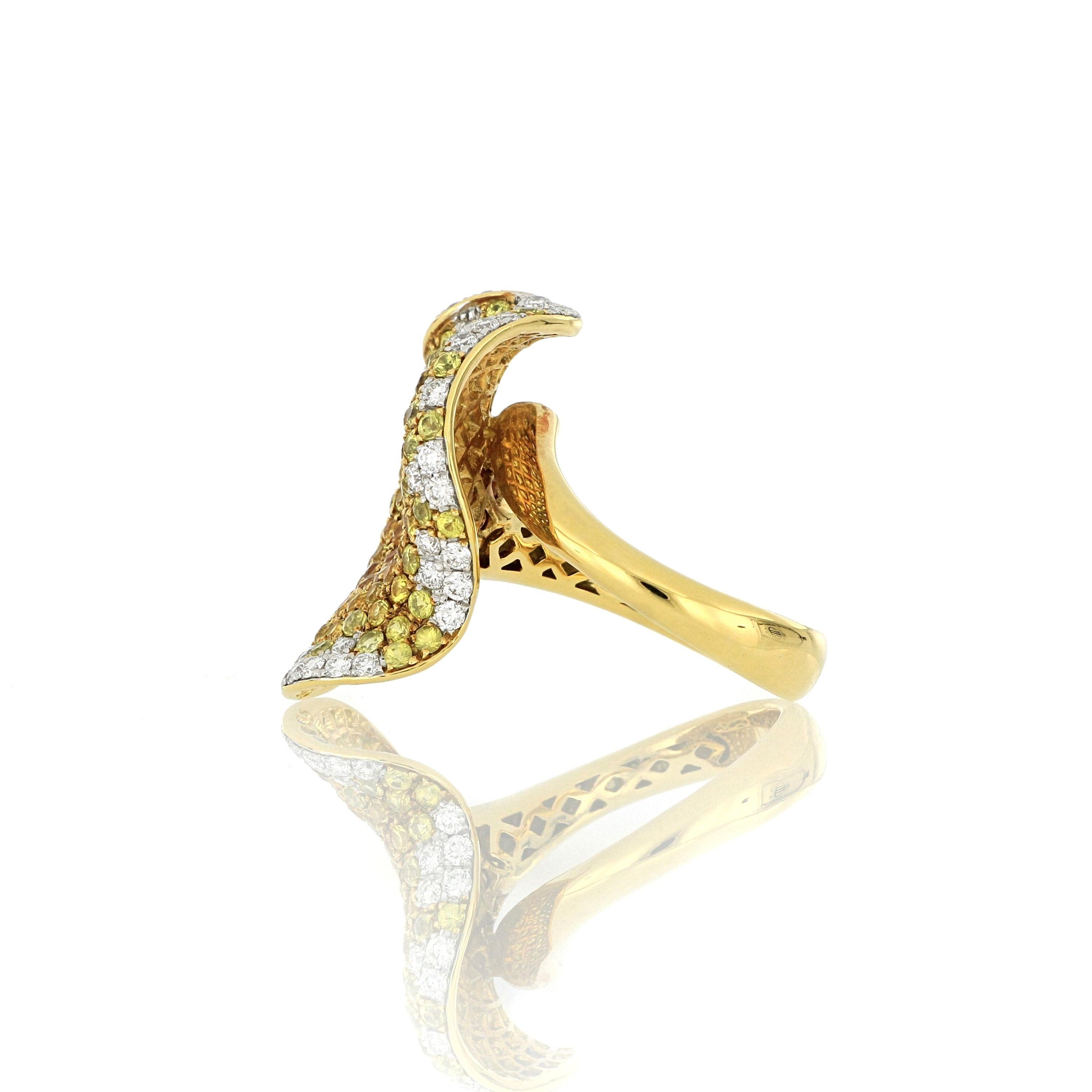 Brilliant Cut 18 Karat Gold Sapphire and Diamond Ring For Sale