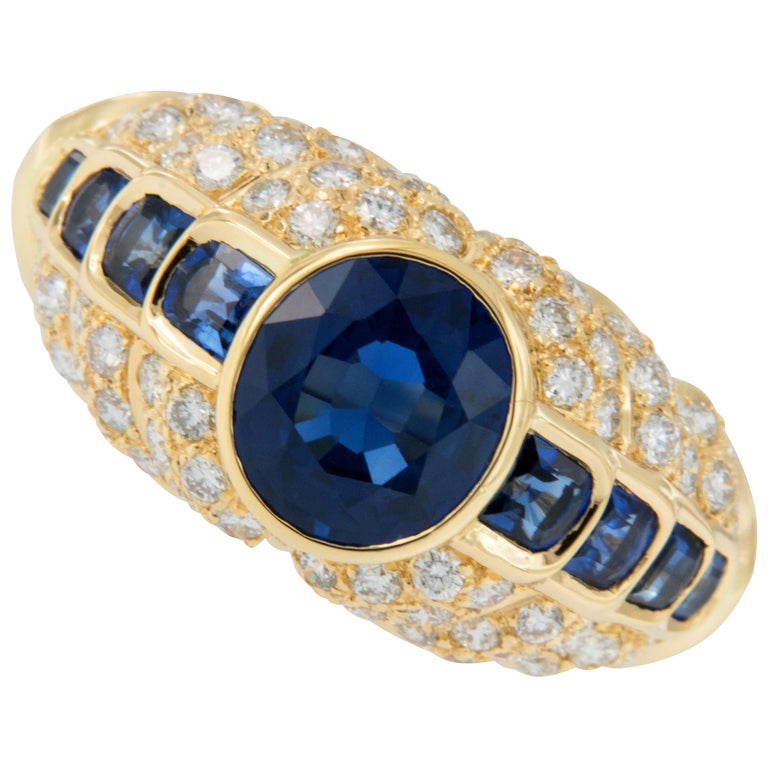 18 Karat Gold Sapphire and Diamond Ring For Sale at 1stDibs