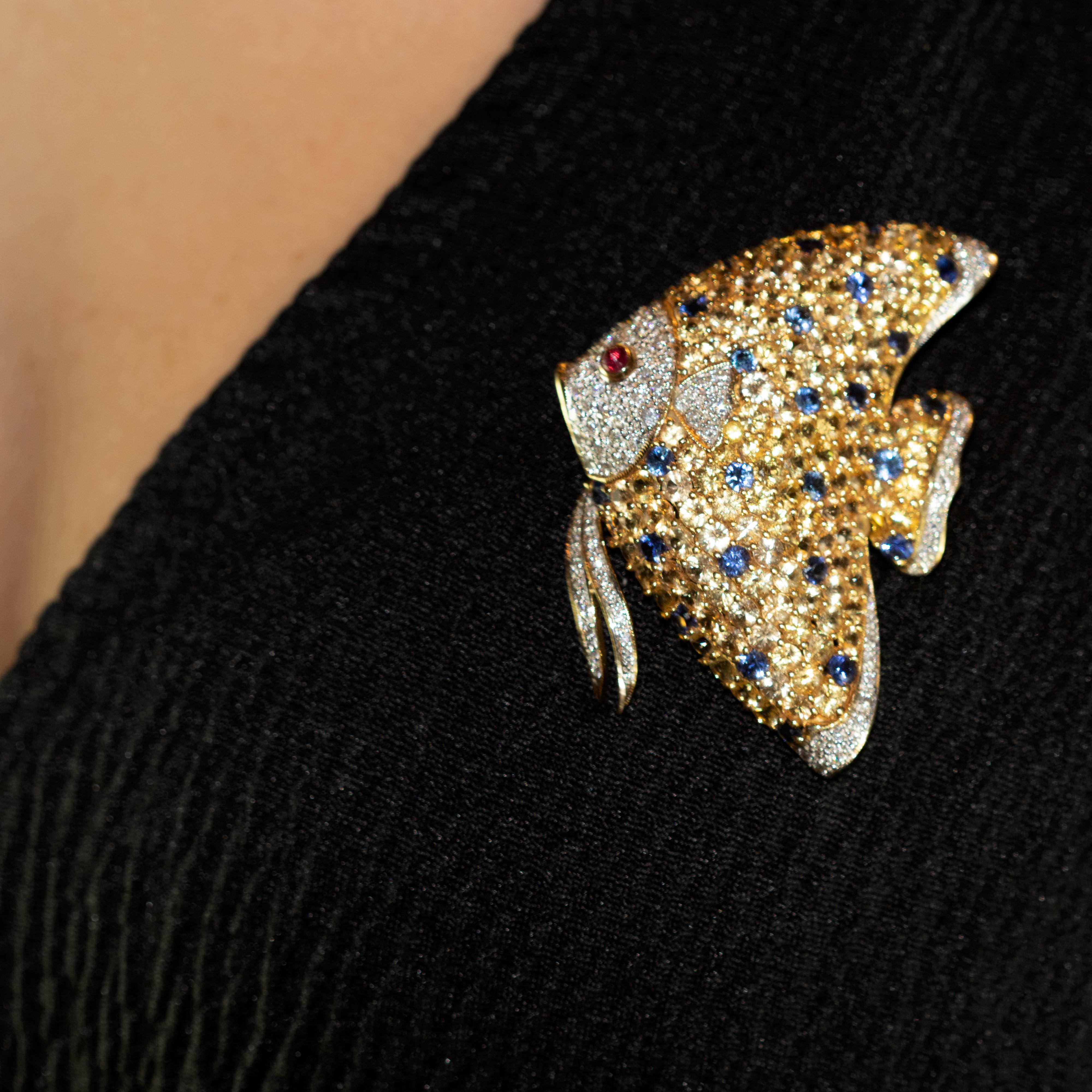 18 Karat Gold Sapphire Diamond Ruby Pave Gold Fish Pin Scarf Clip Piscis Brooch For Sale 2