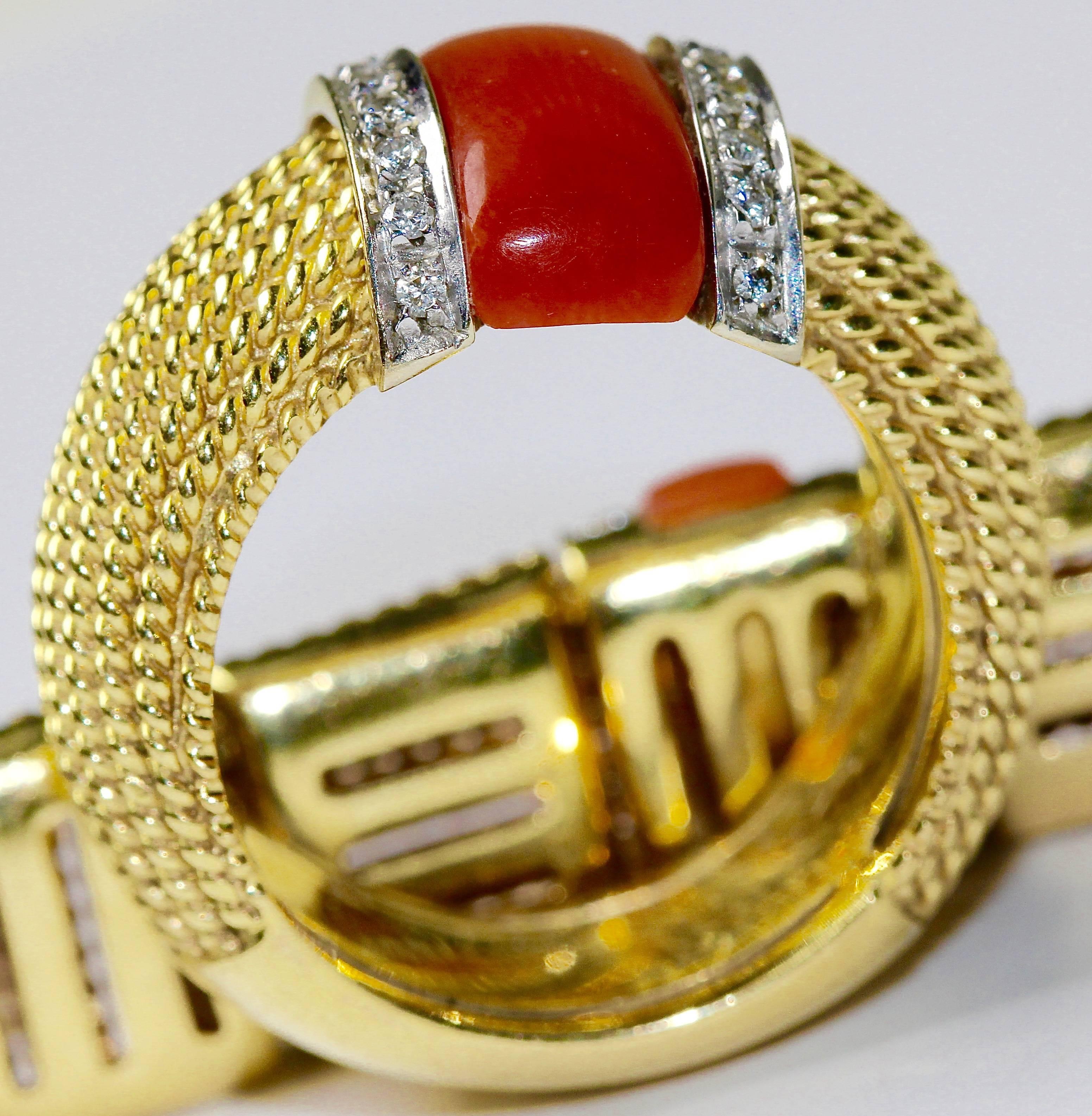 18 Karat Gold Set of Bracelet, Ring and Earclips with Salmon Corals and Diamonds 2