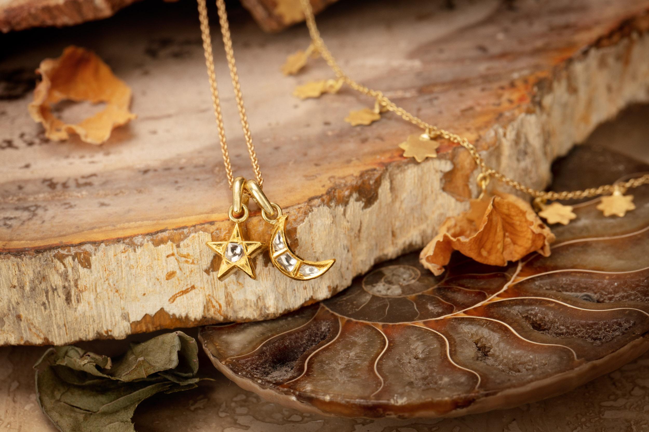 polki pendant set in gold