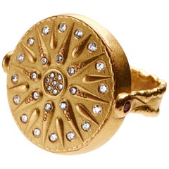18 Karat Gold Society Ring with Top Wesselton VVS Diamonds