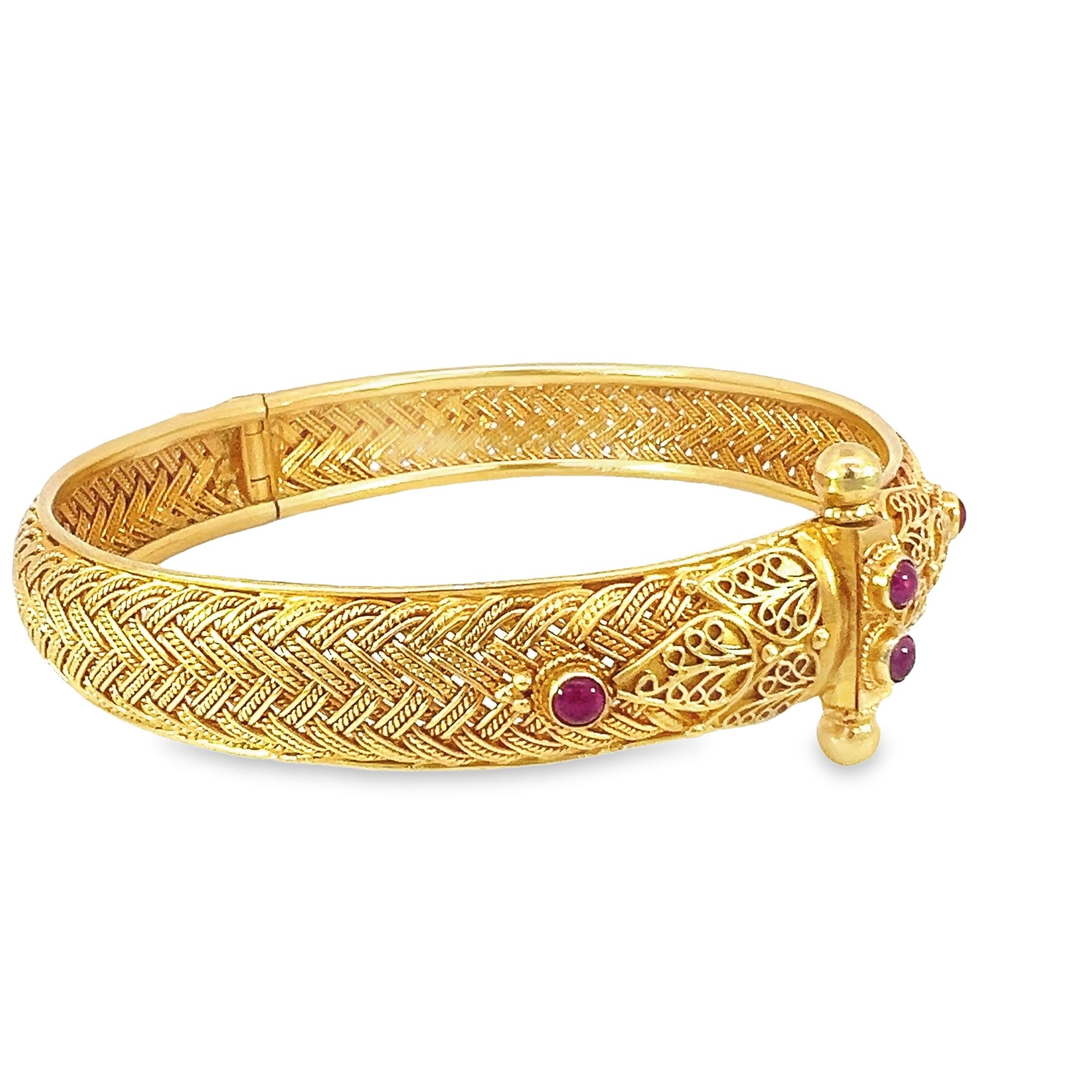 18-karat Gold solid bangle with ruby  In New Condition For Sale In New York, NY