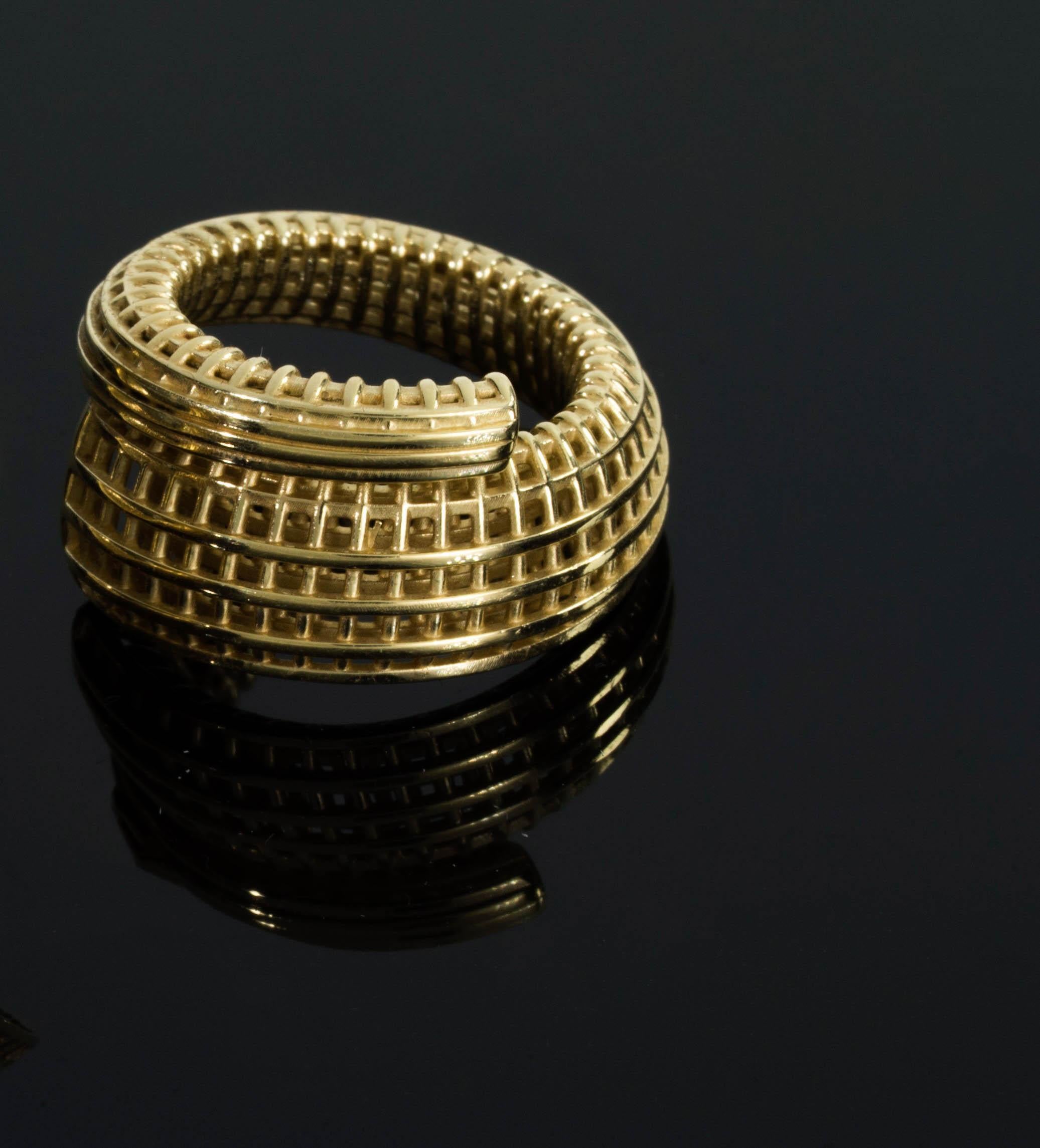 Contemporary 18 Karat Gold Spiral Net Ring For Sale