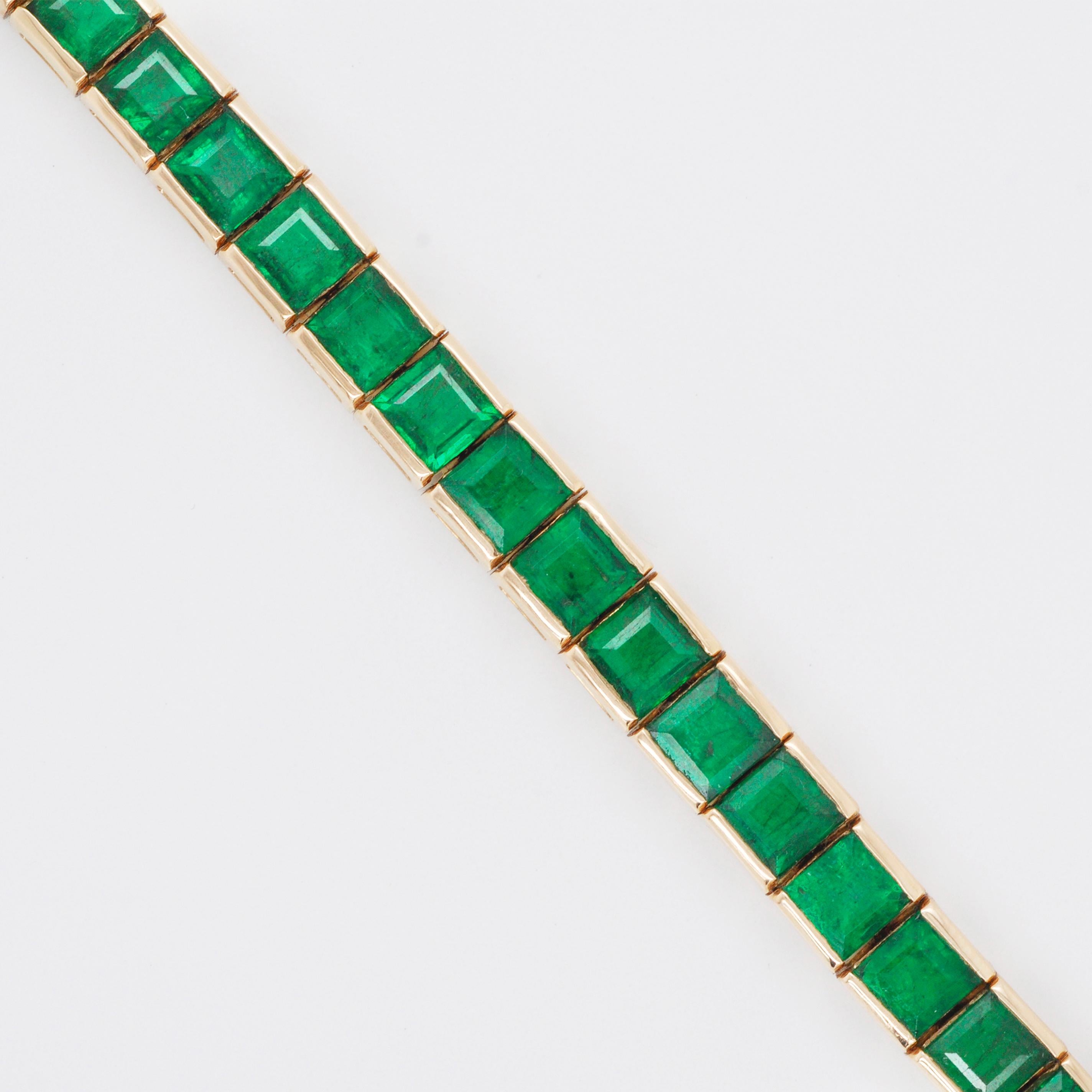 18 Karat Gold Square Brazilian Emerald Tennis Line Bracelet For Sale 1