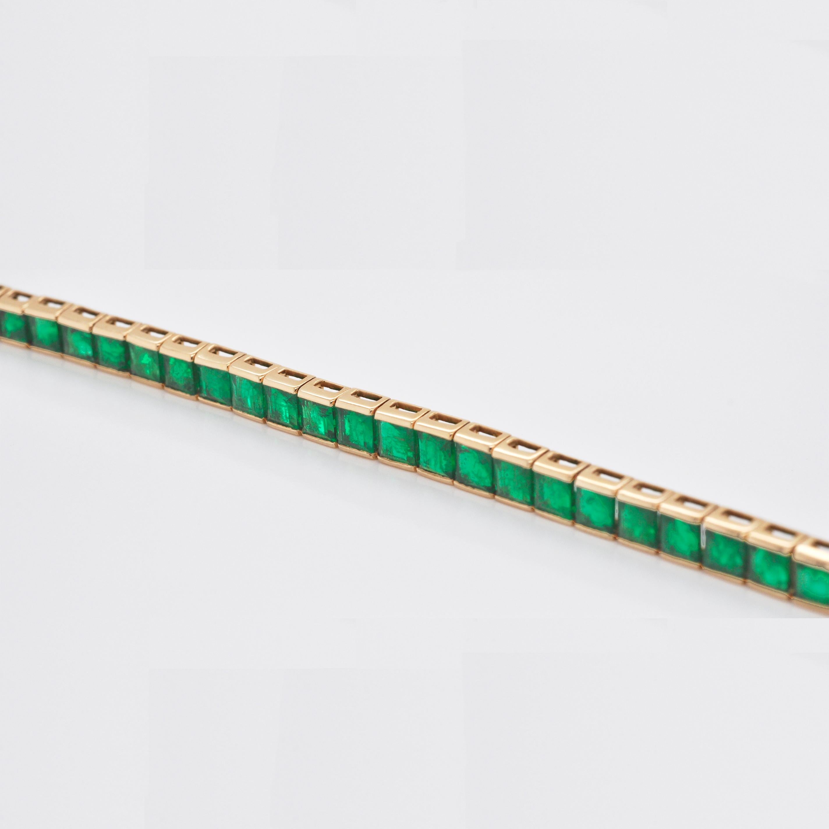 18 Karat Gold Square Brazilian Emerald Tennis Line Bracelet For Sale 3