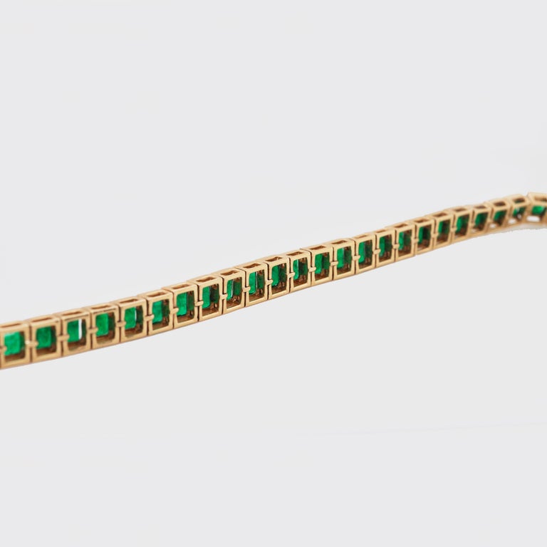 18 Karat Gold Square Brazilian Emerald Tennis Line Bracelet For Sale 7