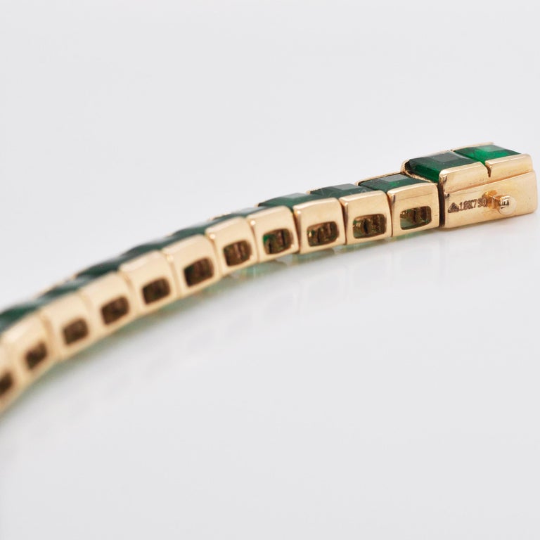 18 Karat Gold Square Brazilian Emerald Tennis Line Bracelet For Sale 8