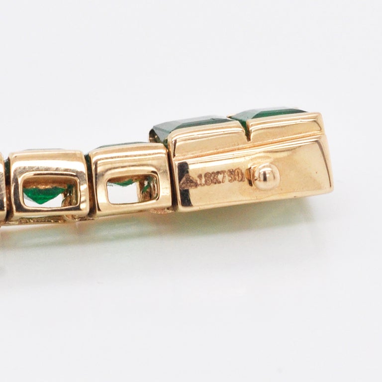 18 Karat Gold Square Brazilian Emerald Tennis Line Bracelet For Sale 9