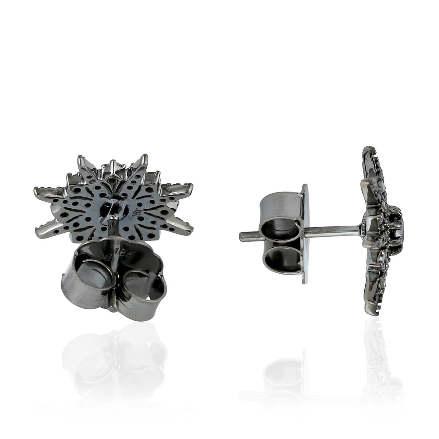 Moderno Orecchini a perno in oro 18 carati con diamante nero Starburst in vendita