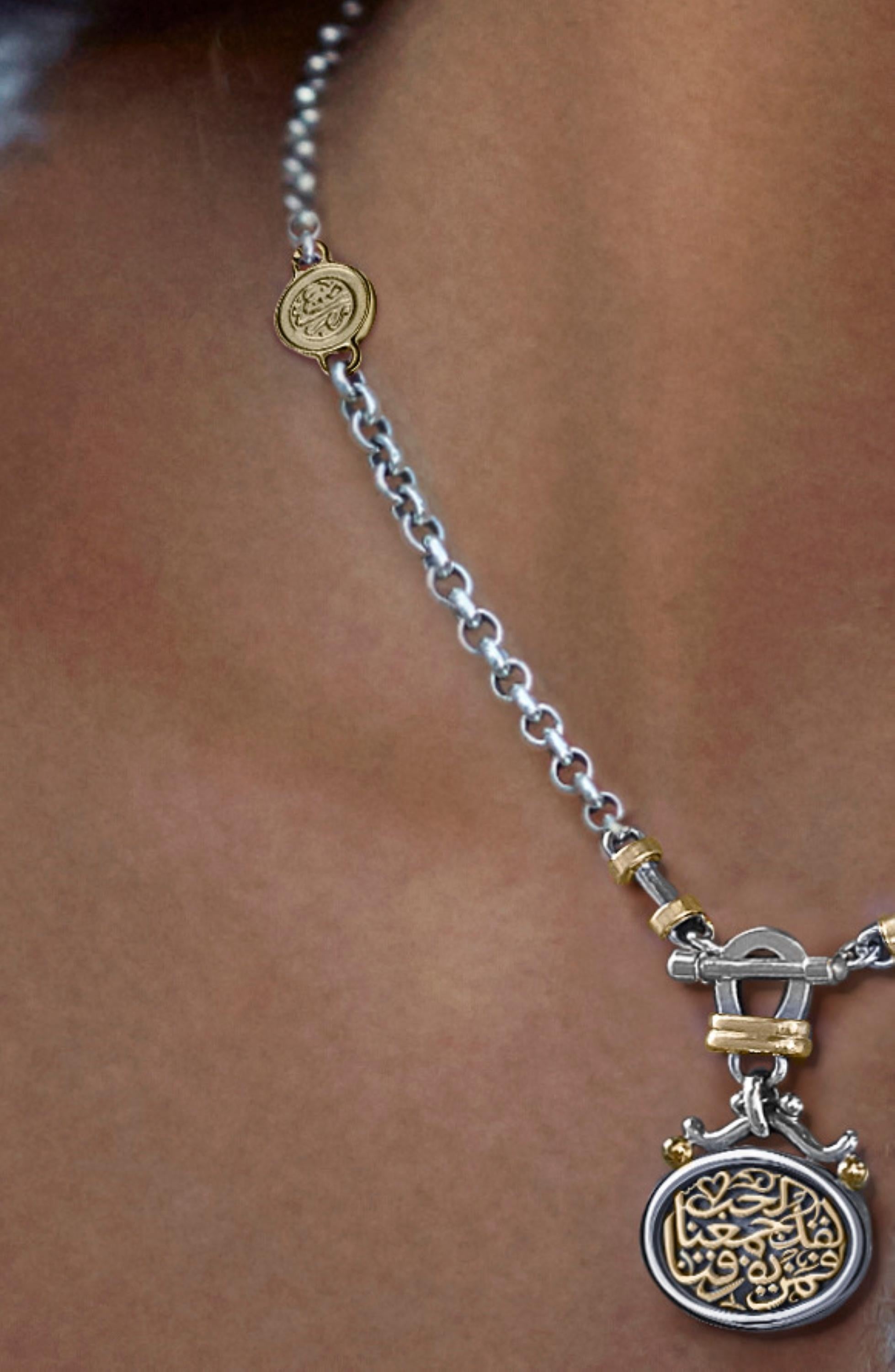 18 Karat Gold Sterlingsilber und Granat T-Lock Kalligraphie-Halskette Damen im Angebot
