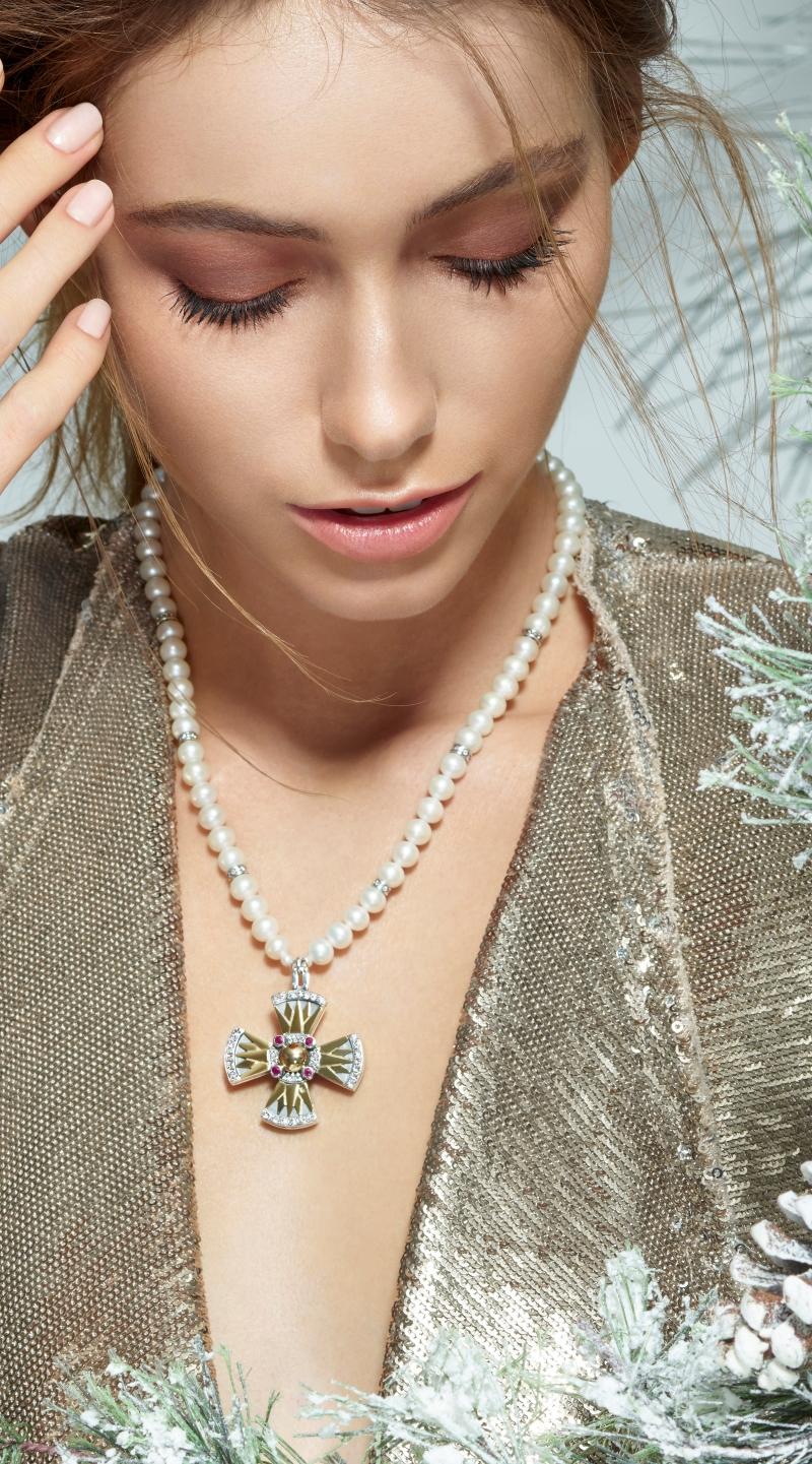 18 Karat Gold and Sterling Silver Coptic Cross Pearl-beaded Necklace adorned with a Lotus motif and precious stones.

The Lotus - symbolic of new life and creation in Ancient Egypt

7mm Pearl; 0.35 carat Ruby - 2.18 carat Diamond
Pearl Strand