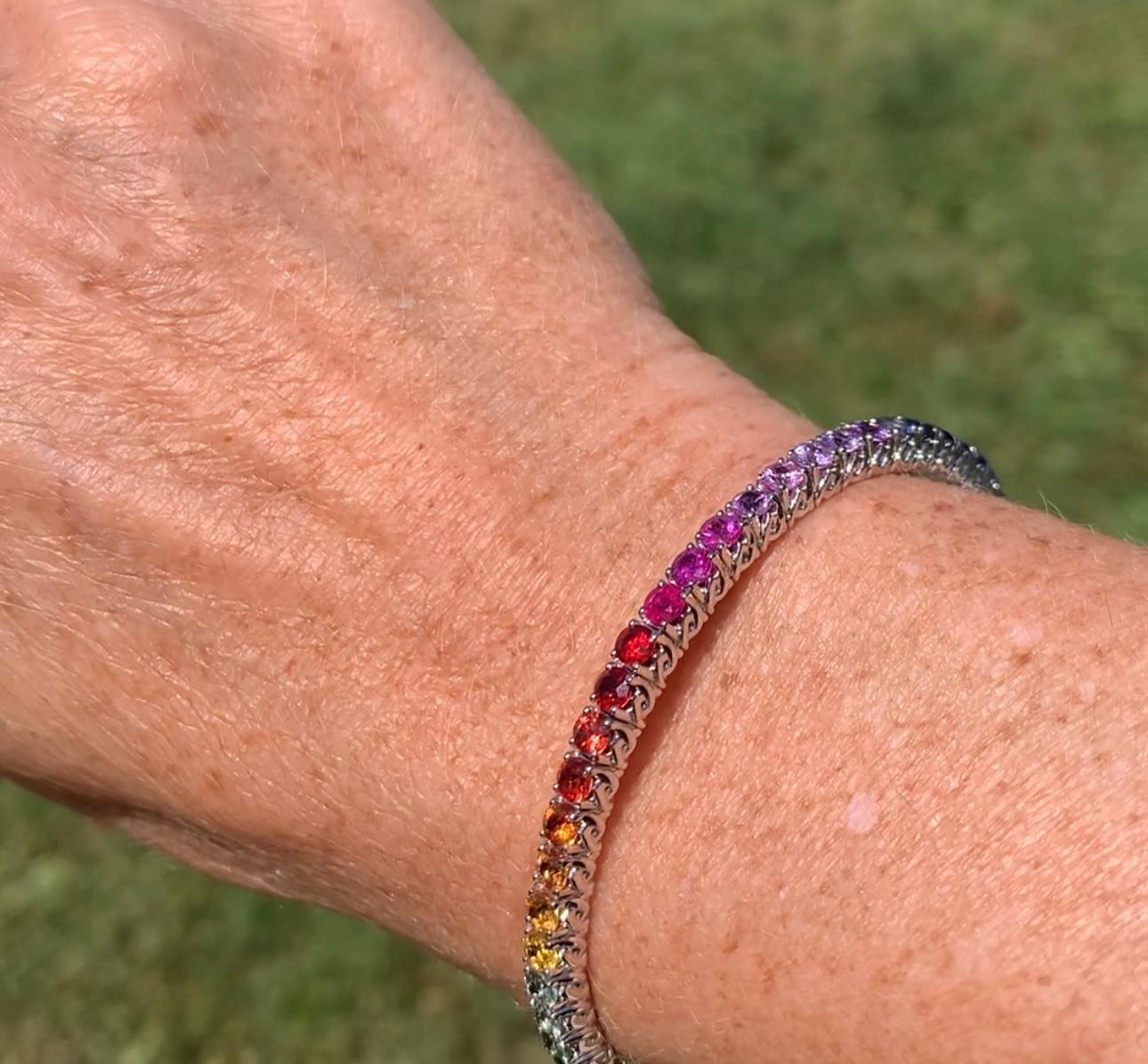 18 Karat  Gold Stretchy Bracelet with Rainbow Sapphires For Sale 5