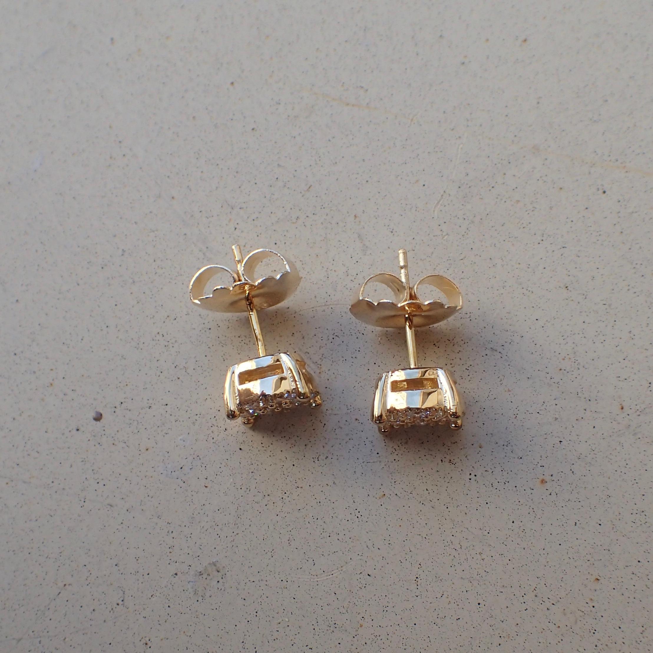 18 Karat Gold Stud Earrings are Set with 0.68 Carat of Diamond, Illusion Set 2