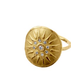 18 Karat Gold Sun Ring with Top Wesselton VVS Diamonds