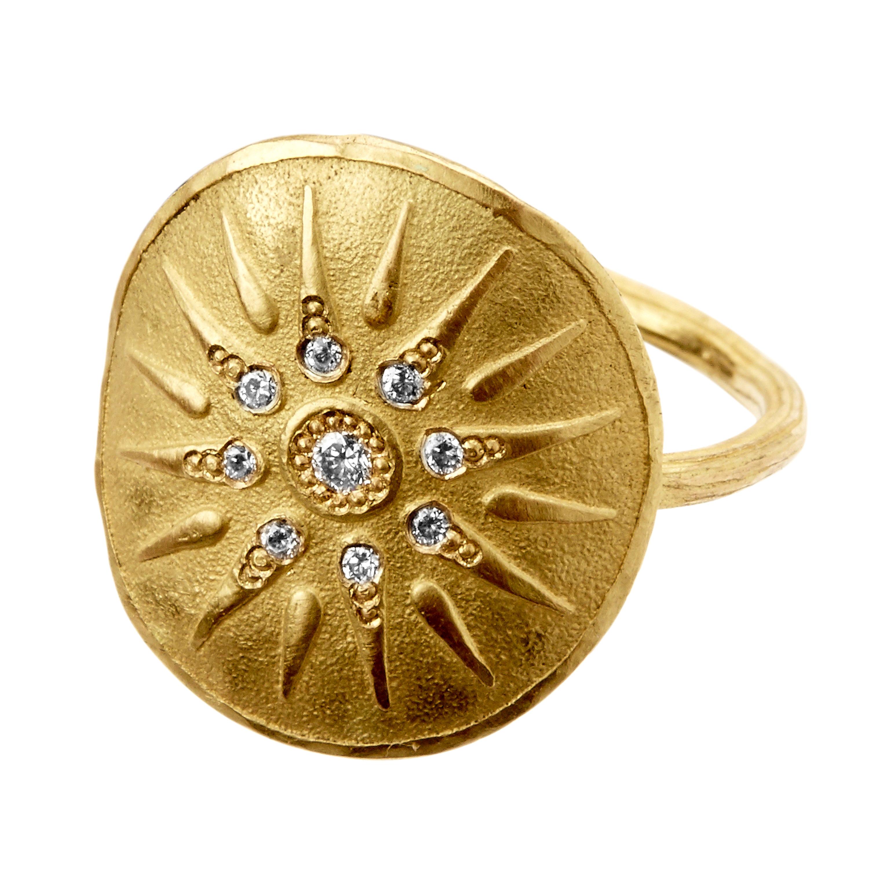 18 Karat Gold Sun Ring with Top Wesselton VVS Diamonds For Sale