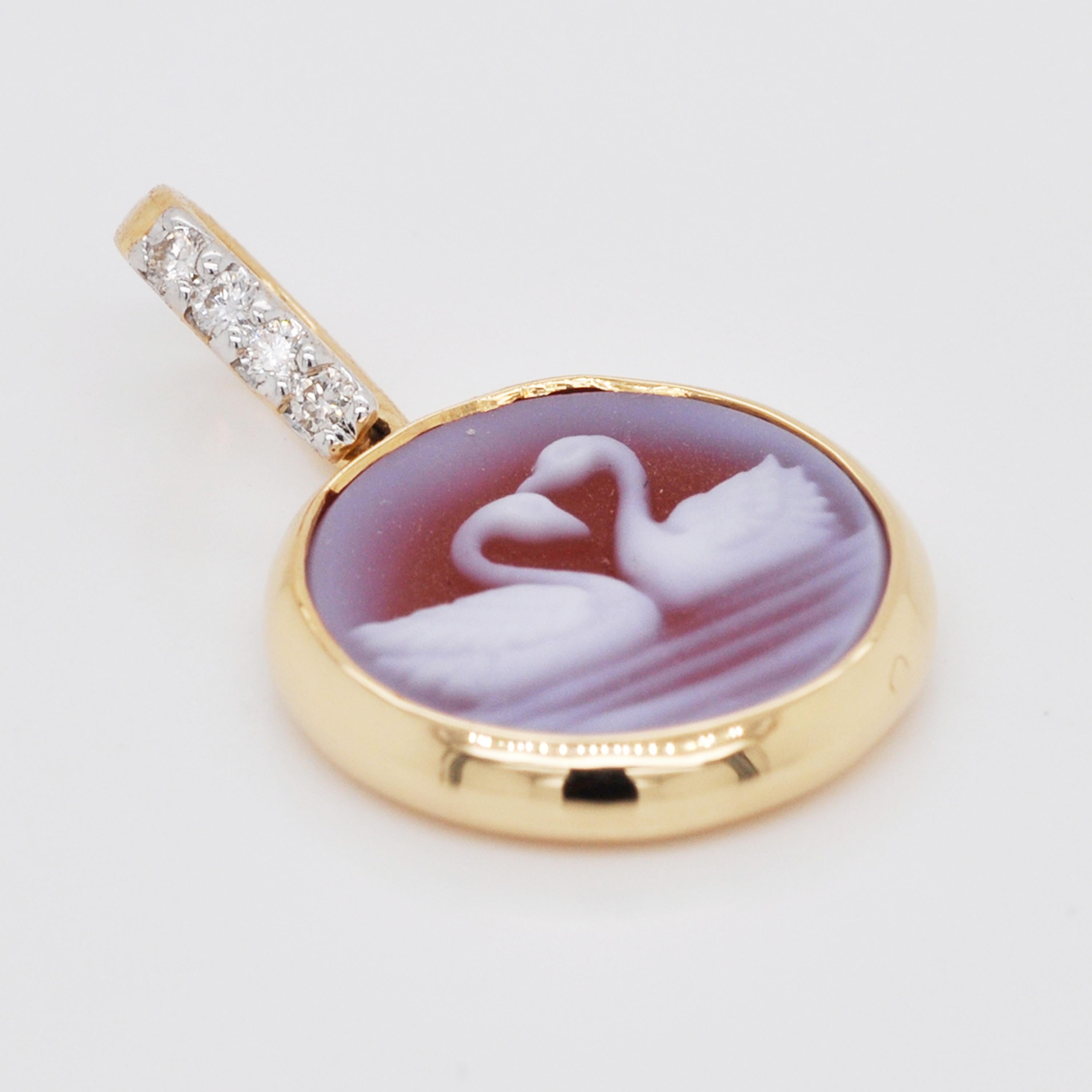 Men's 18 Karat Gold Swan Natural Agate Gemstone Cameo Diamond Pendant Necklace