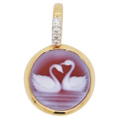 Collana con ciondolo in oro 18 carati con agata naturale, cammeo e diamante