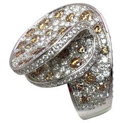 Anillo en espiral de oro de 18 quilates con diamantes marrón fantasía de 3,90 quilates y blanco de 3,20 quilates