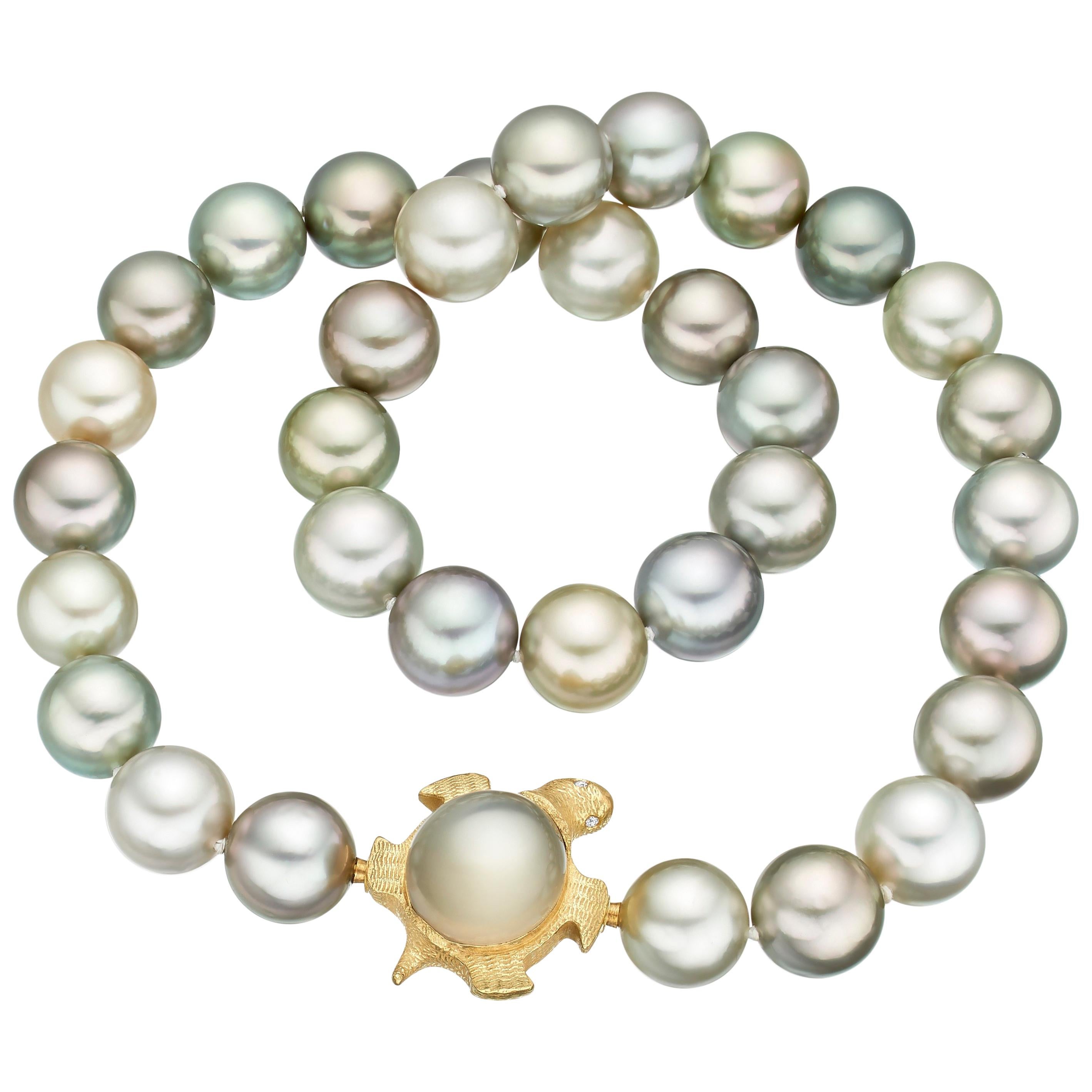 18 Karat Gold Tahiti Pearl Necklace with Moonstone Tortoise Clasp For Sale