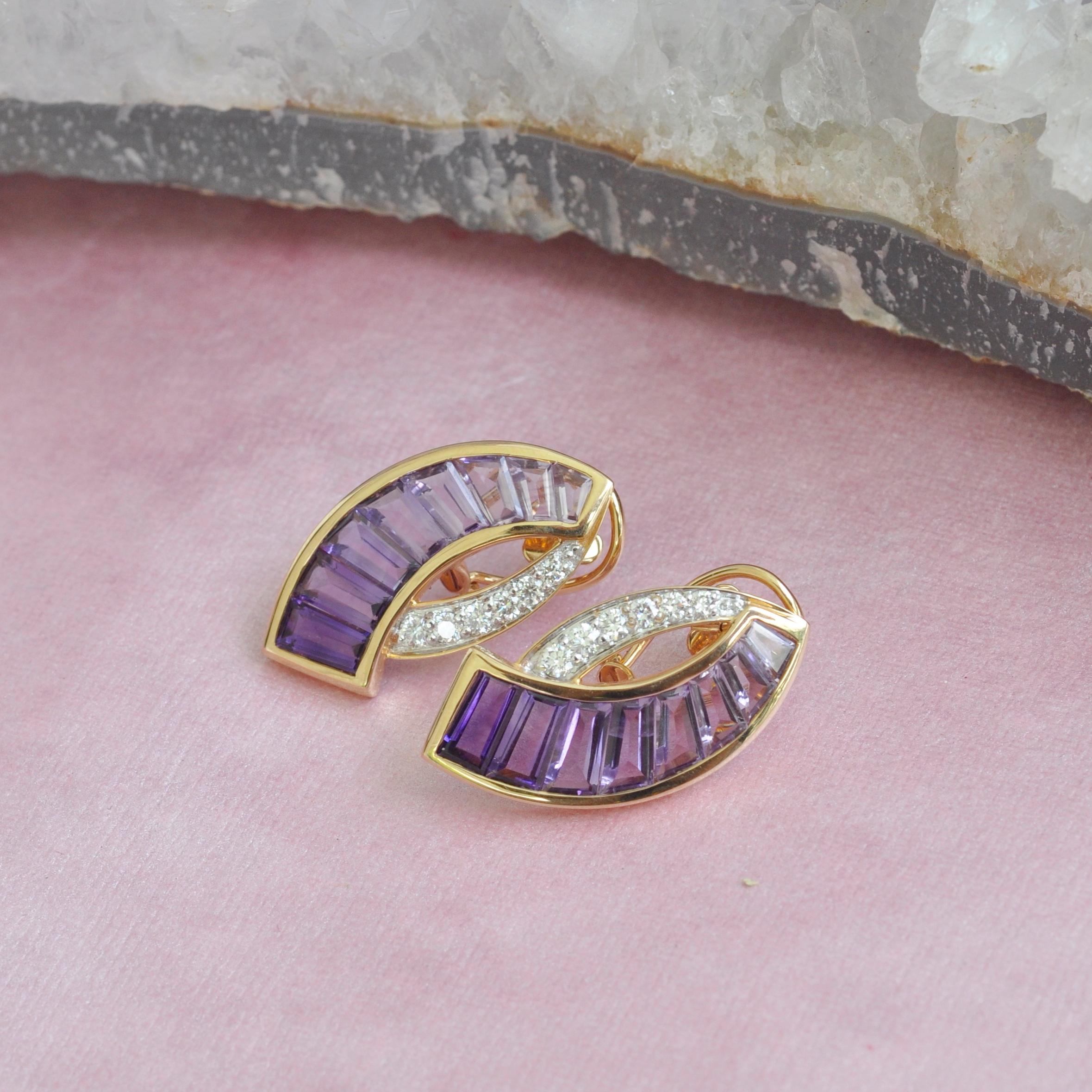 Boucles d'oreilles contemporaines en or 18 carats avec diamants et améthyste baguette sertie en canal en vente 6