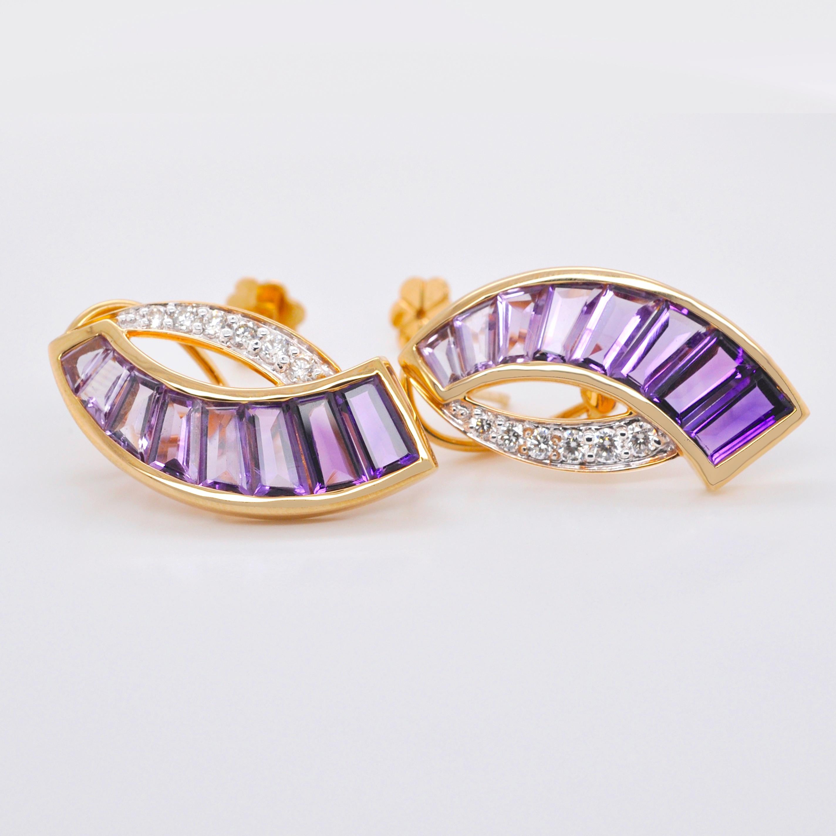 Boucles d'oreilles contemporaines en or 18 carats avec diamants et améthyste baguette sertie en canal en vente 7