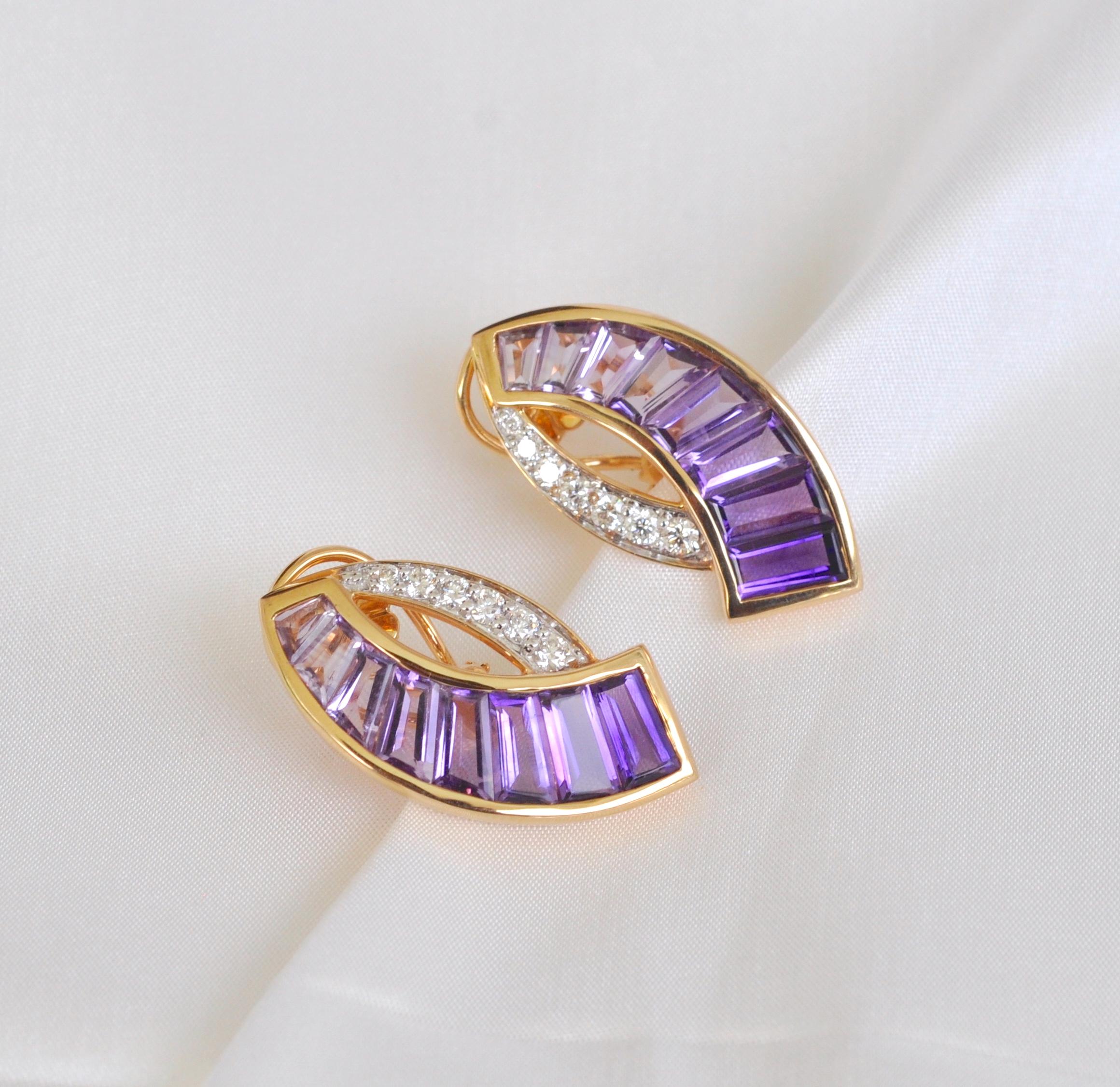 Boucles d'oreilles contemporaines en or 18 carats avec diamants et améthyste baguette sertie en canal Pour femmes en vente