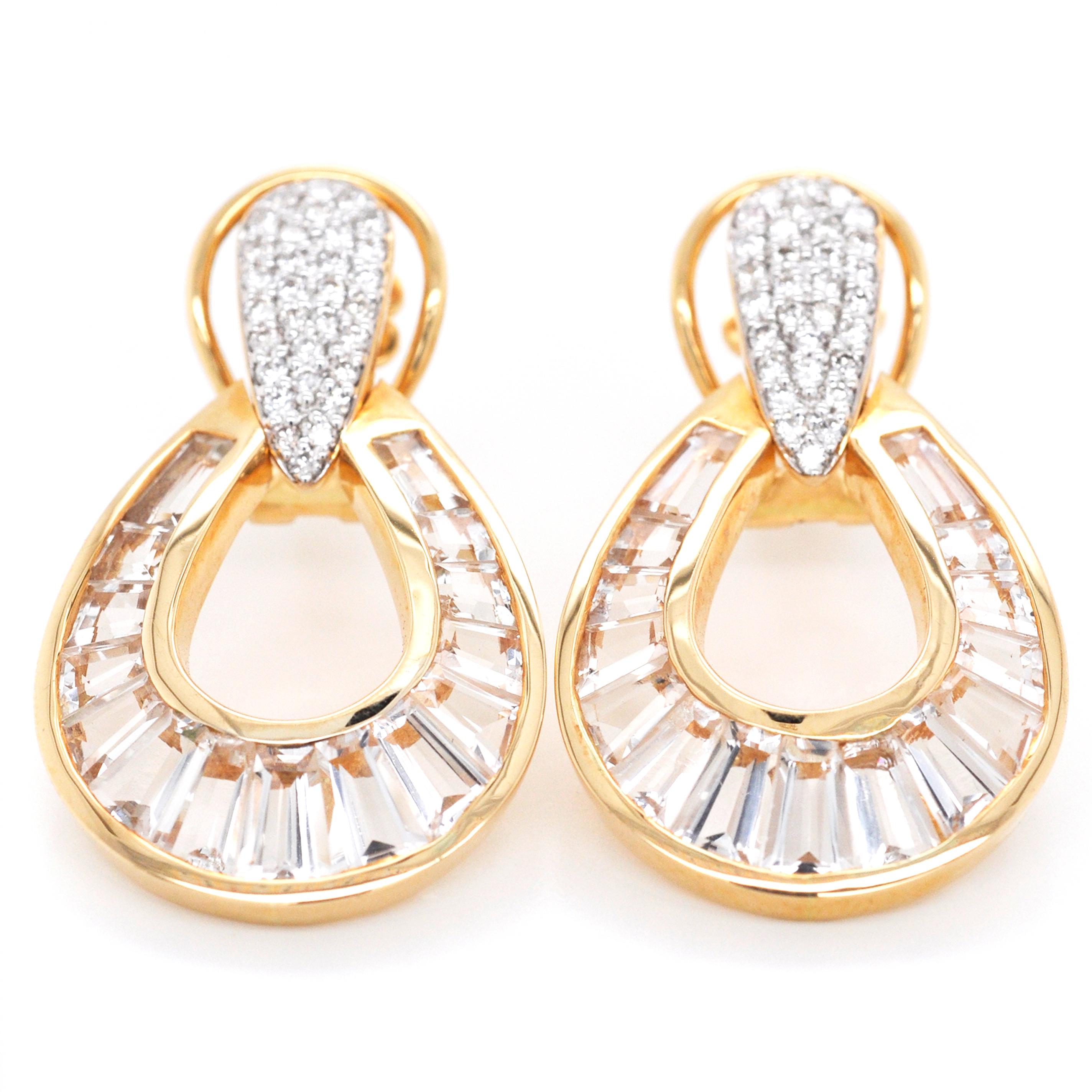 18 Karat Gold Weißer Topas spitz zulaufende Baguette-Diamant-Ohrringe zum Hängen (Baguette-Treppenschliff) im Angebot