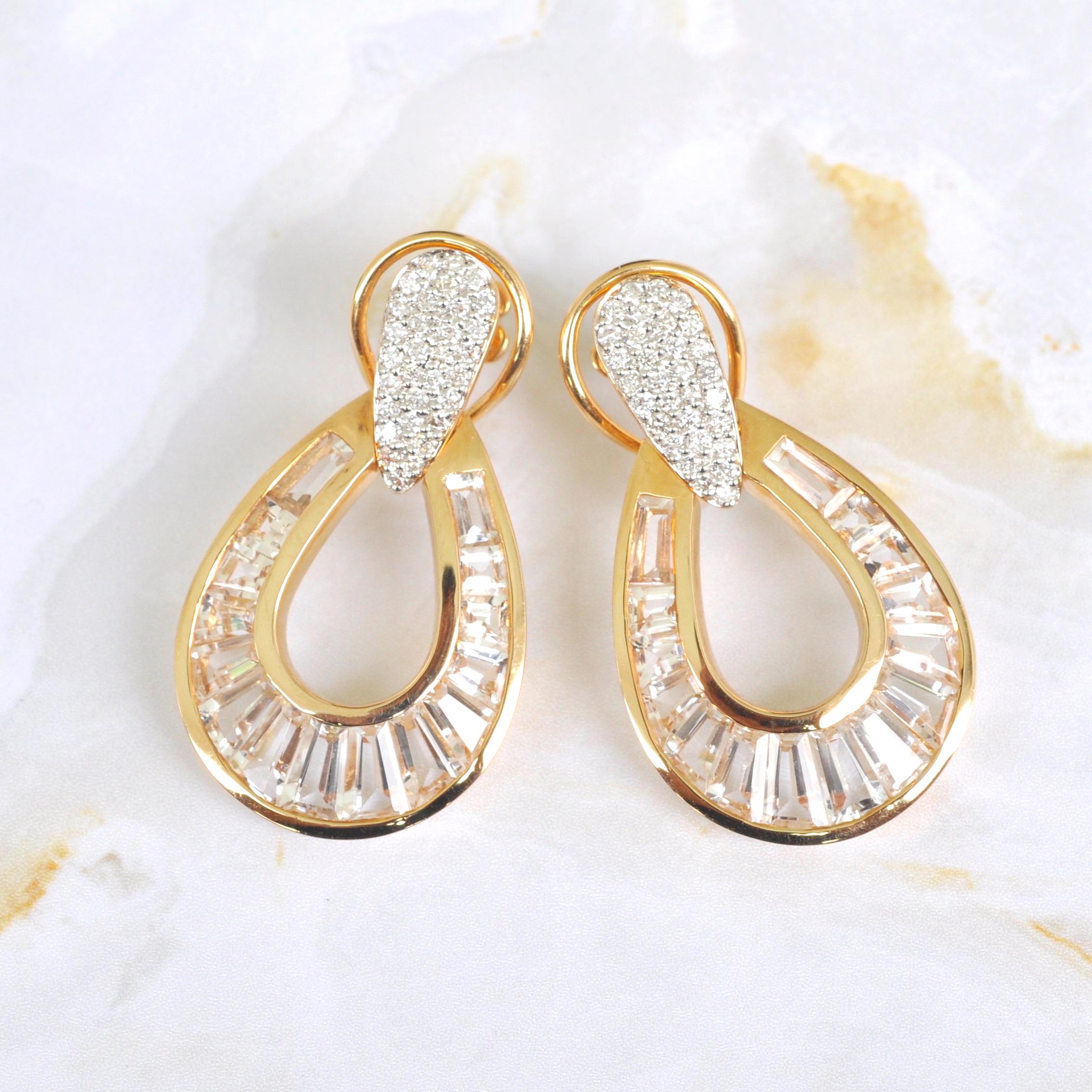 18 Karat Gold White Topaz Taper Baguette Diamond Dangle Teardrop Earrings In New Condition For Sale In Jaipur, Rajasthan