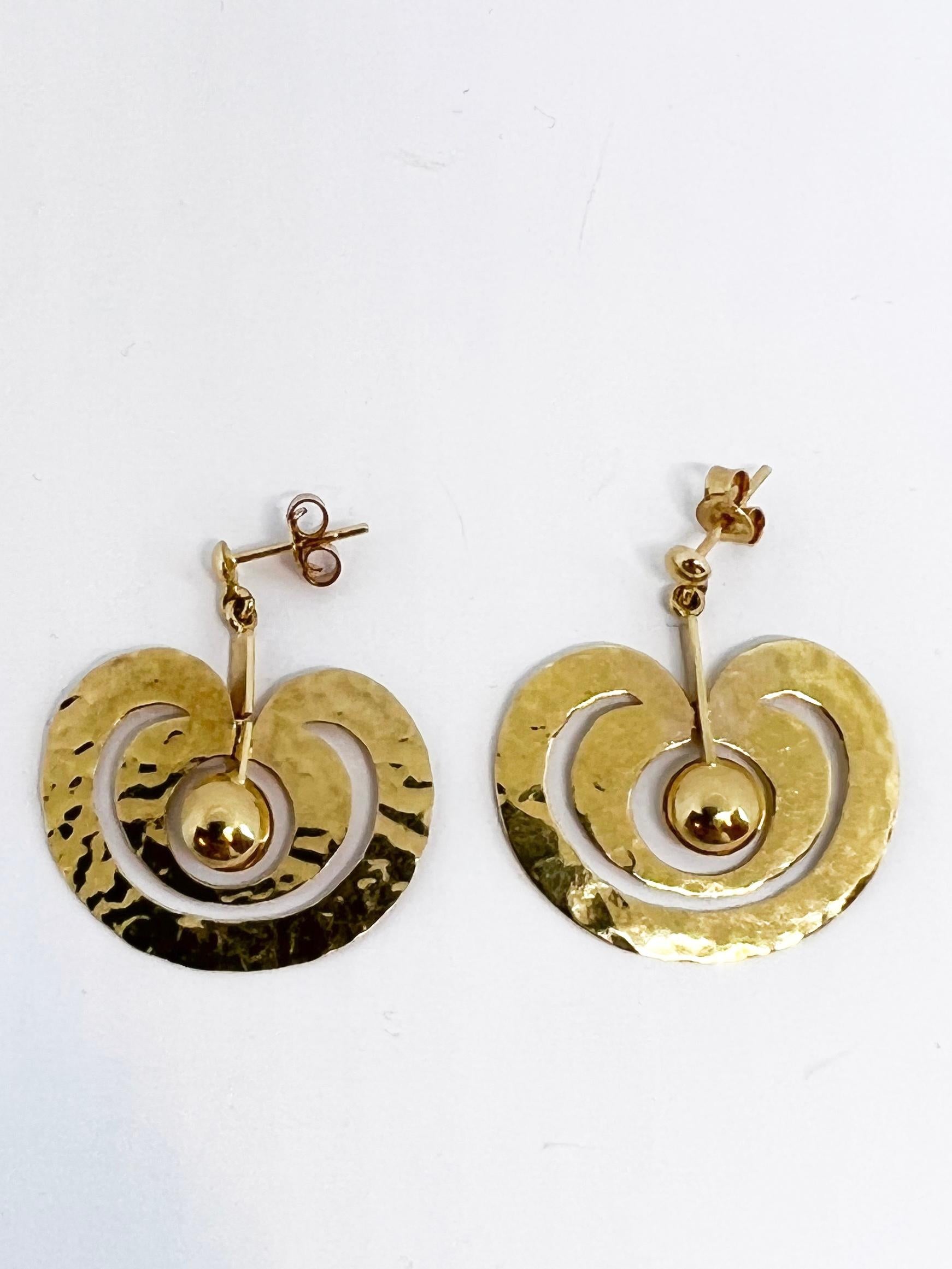 18 Karat Gold Tapio Wirkkala Rare ‘Omena’ 'Apple' Earrings In Good Condition For Sale In Orimattila, FI