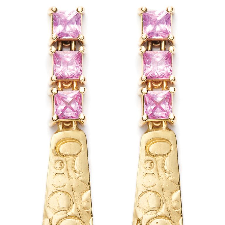 18 Karat Gold Textured Drops with 2 Carat Pink Sapphires In New Condition For Sale In Nantucket, MA