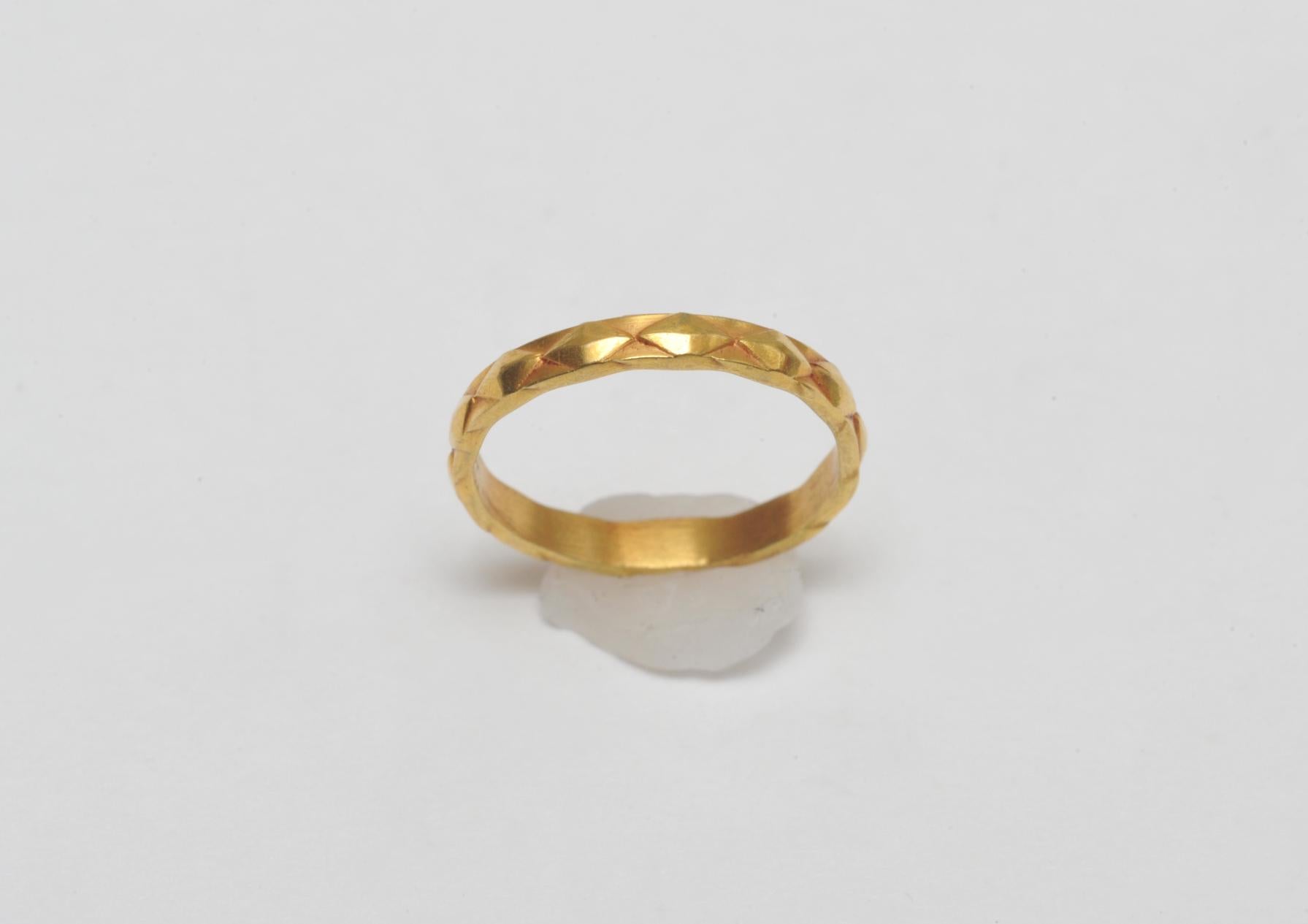 18 Karat Gold Textured Band In Excellent Condition For Sale In Nantucket, MA