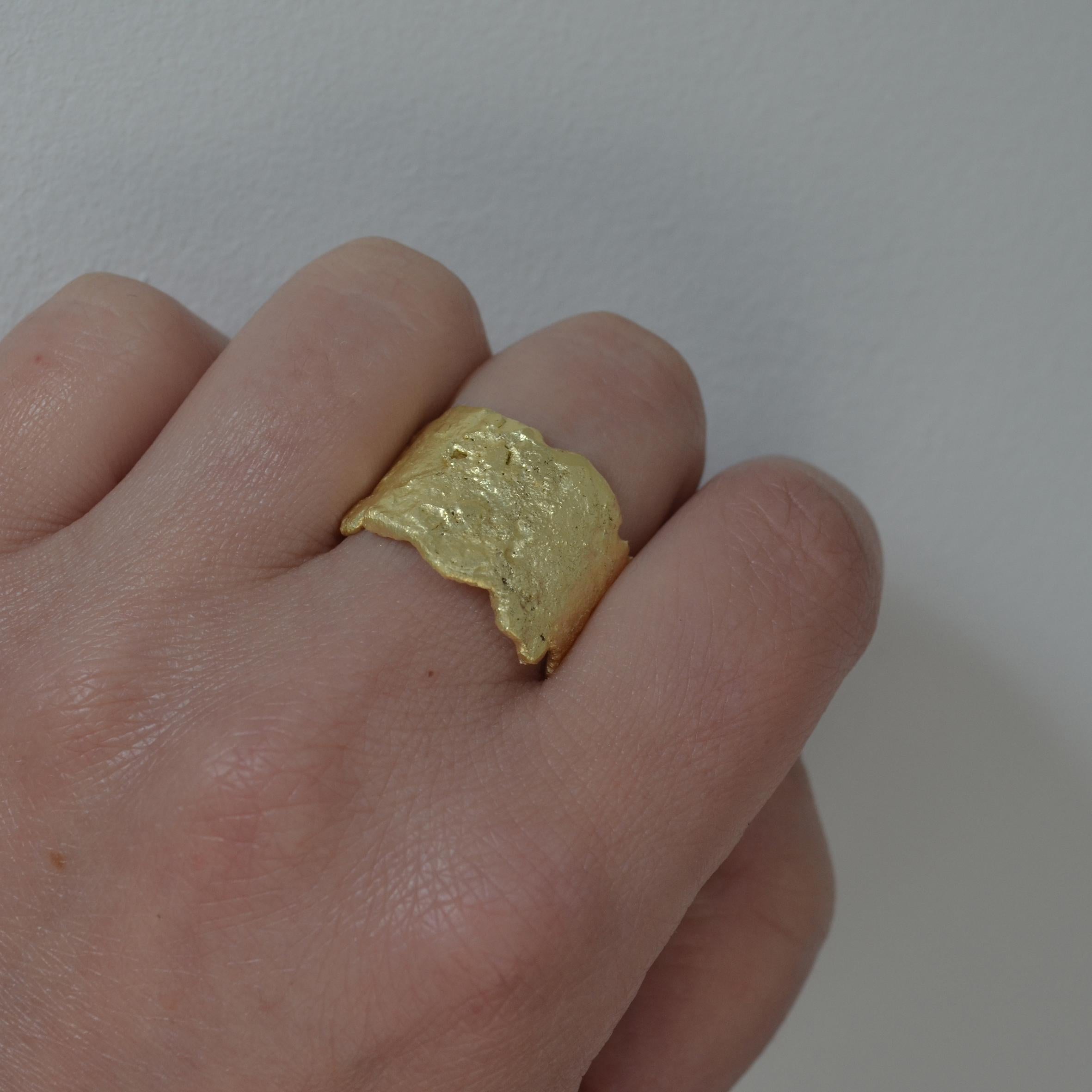 18 Karat Gold Textured Wide Ring Handmade by Disa Allsopp For Sale 5