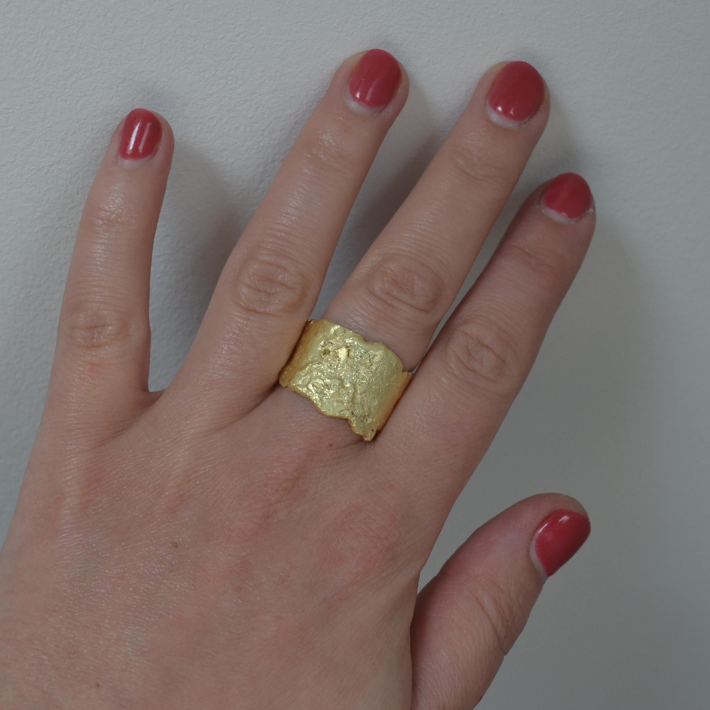 18 Karat Gold Textured Wide Ring Handmade by Disa Allsopp For Sale 2
