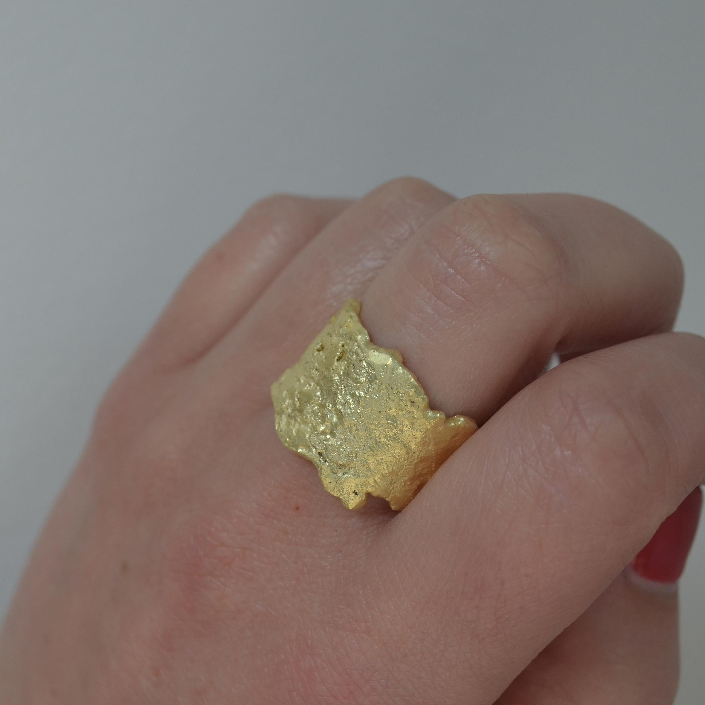 18 Karat Gold Textured Wide Ring Handmade by Disa Allsopp For Sale 3